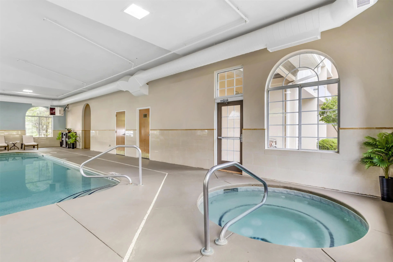 Best Western Plus River Escape Inn & Suites