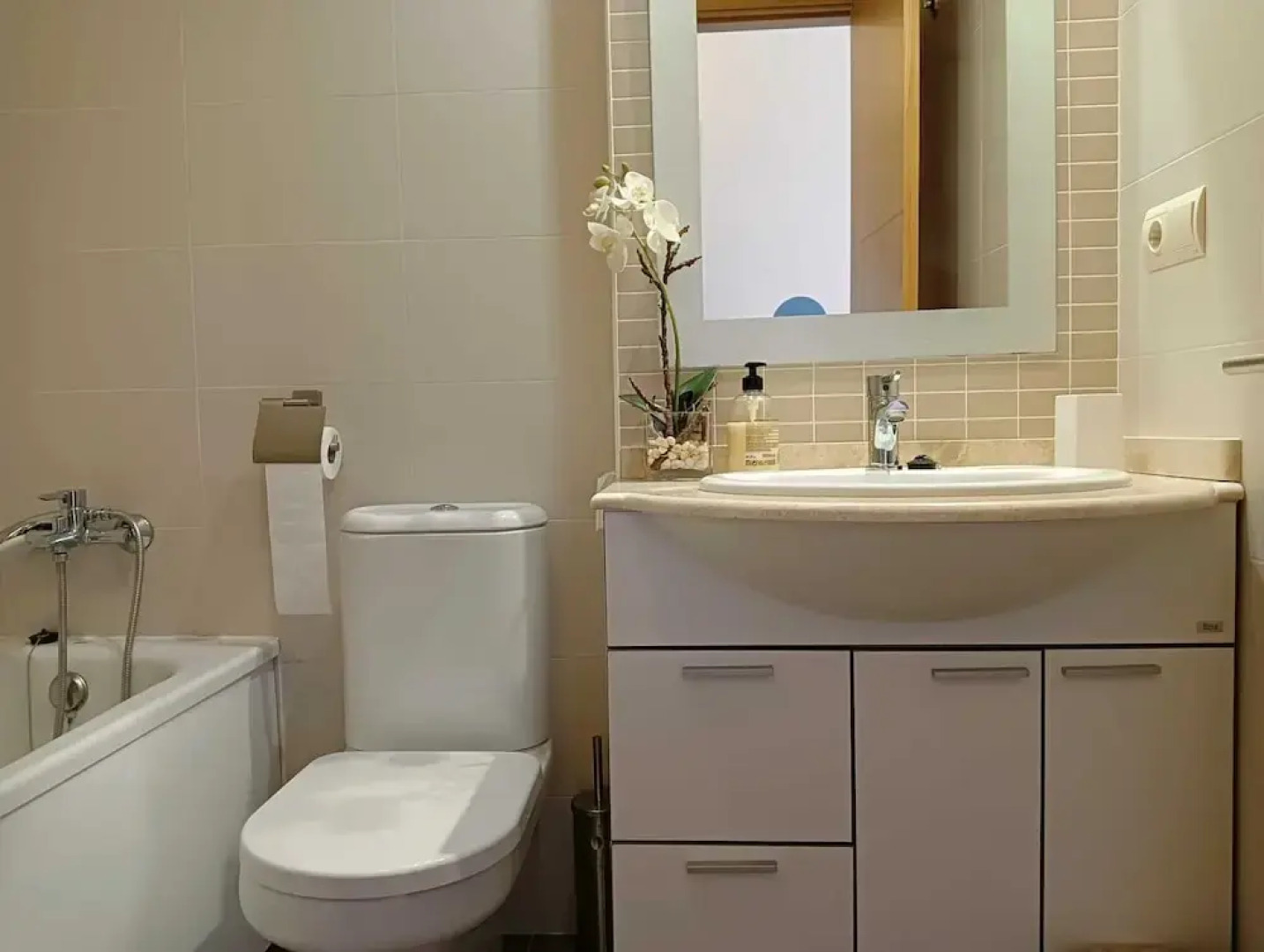 Piso con Piscina y Jardin Cerca de la Playa