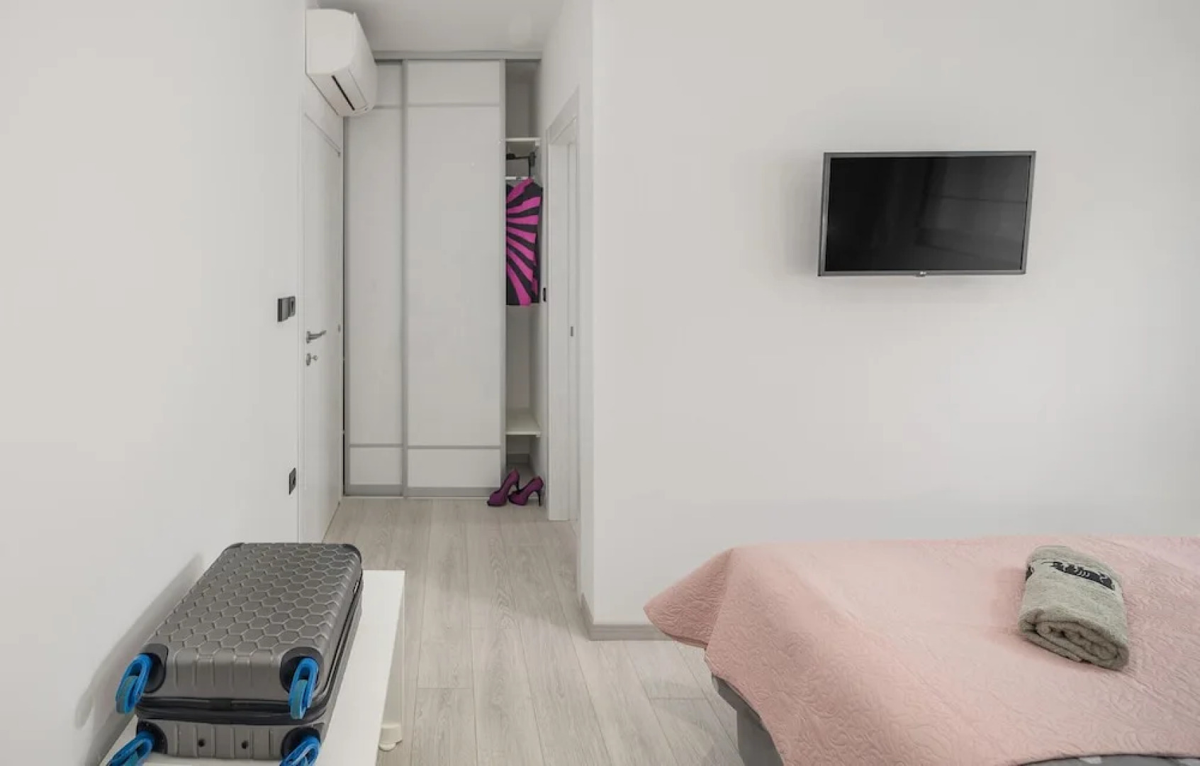 Beautiful Home in Rebici with Hot Tub, Sauna & 4 Bedrooms