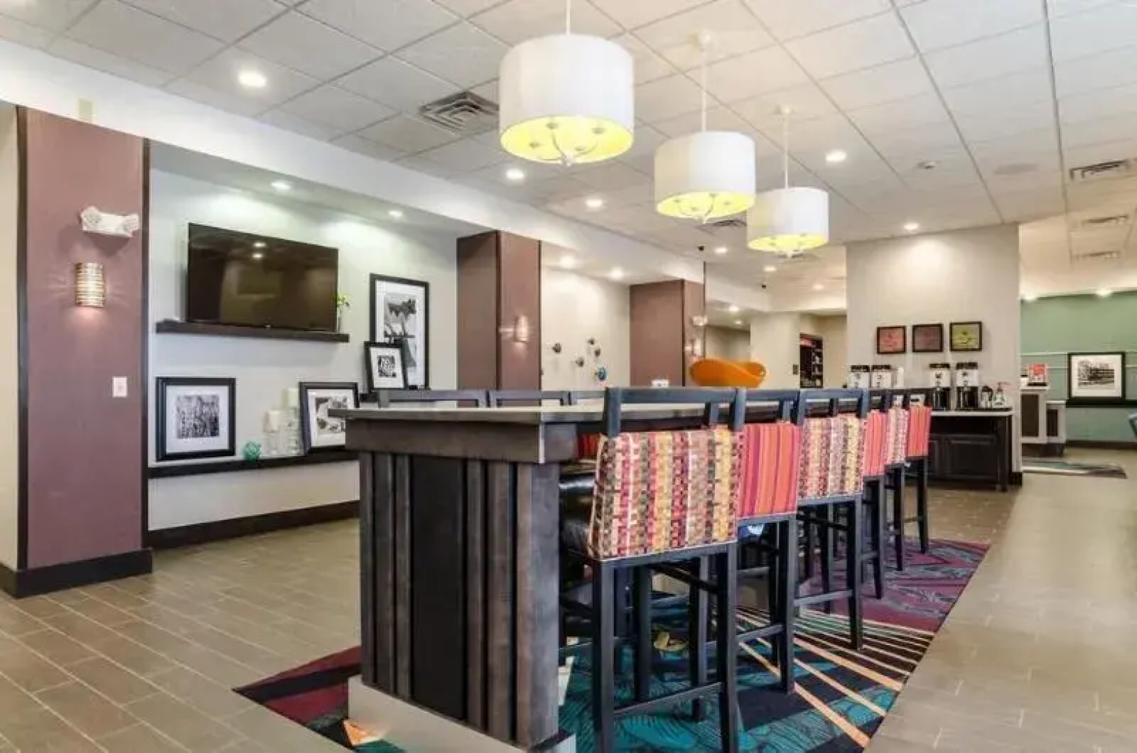 Flag Point Inn & Suites Pratt By Fairbridge