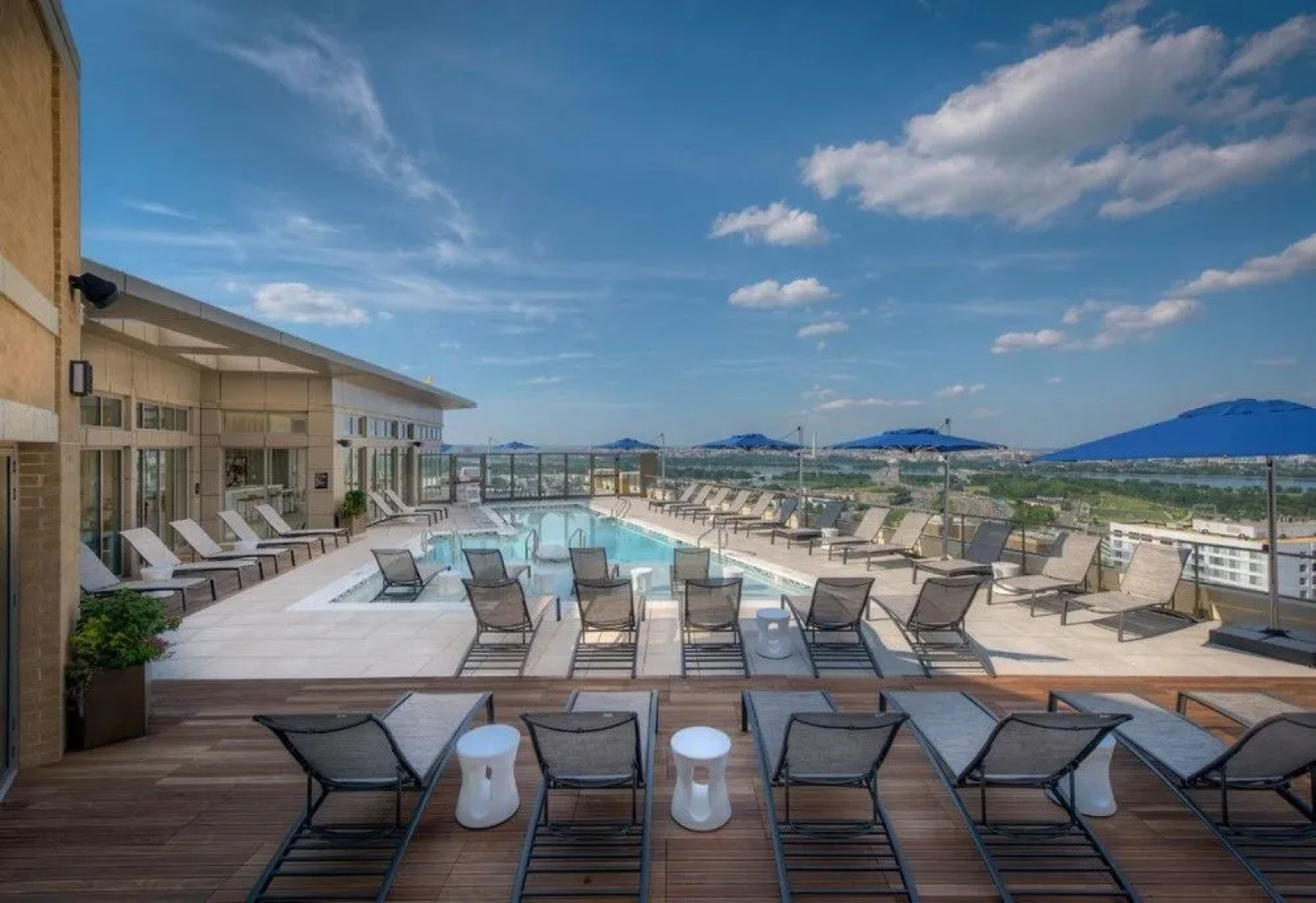 Global Luxury Suites at South Arlington