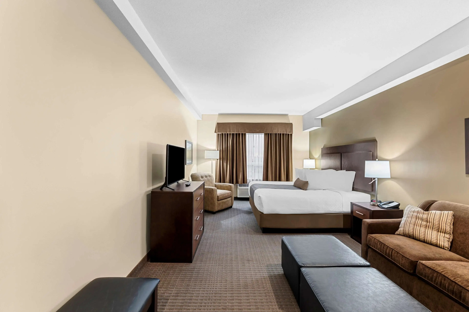 Best Western Plus Lacombe Inn & Suites