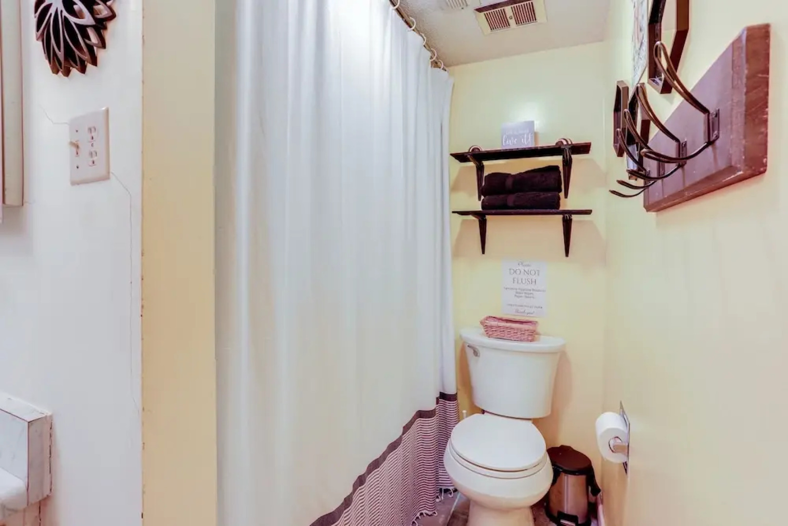 'the Treehouse' in Cherokee Village: Deck & Views