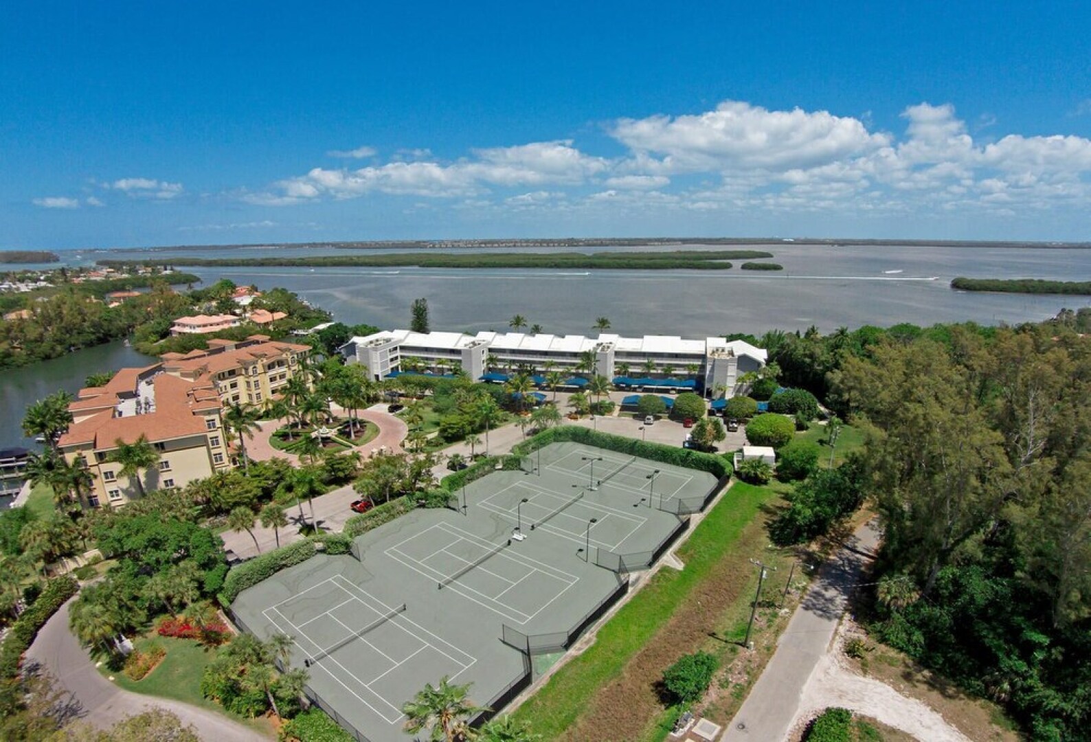 Harbor Villa Club 305