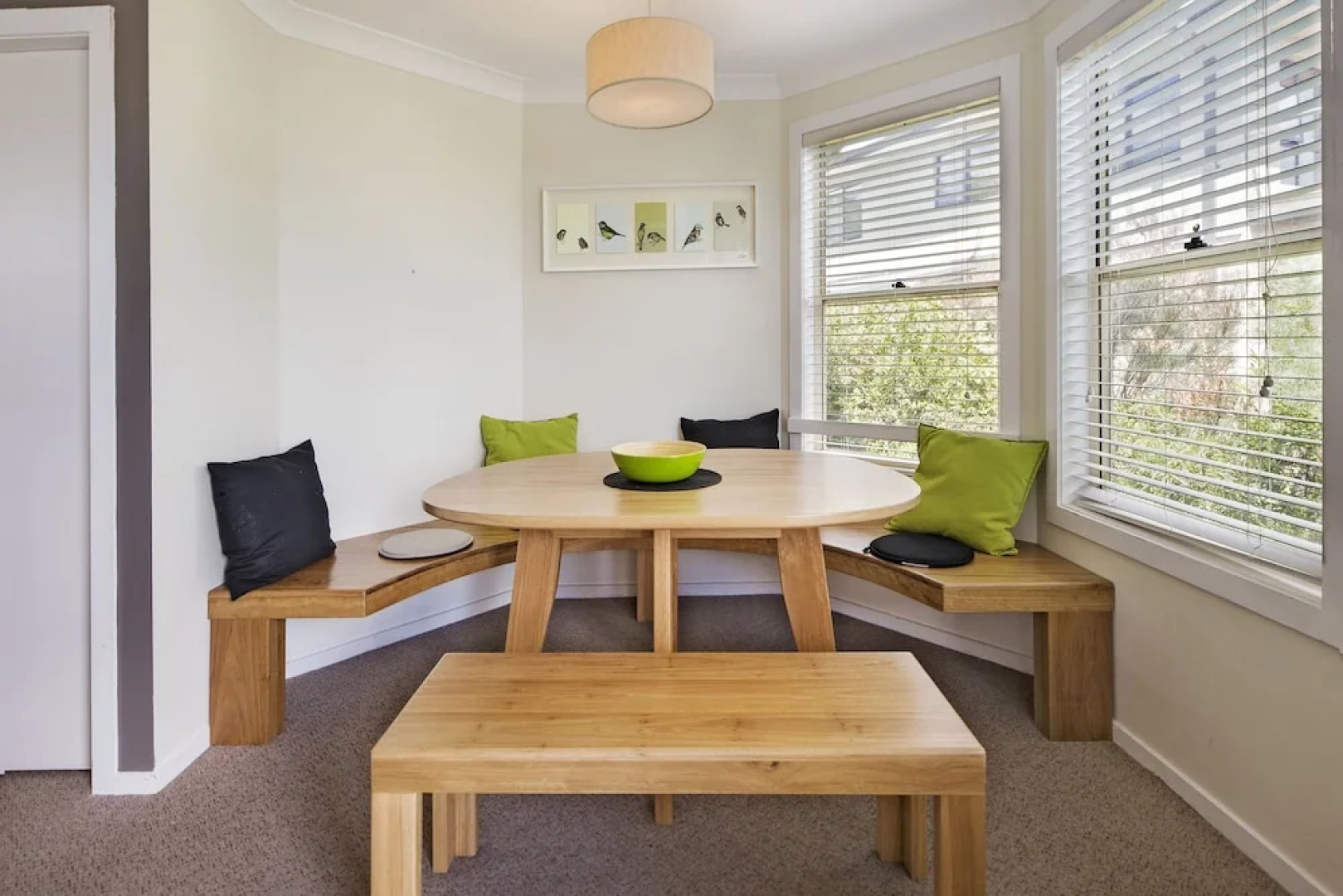 Caribou 3 - Modern & spacious with views over Lake Jindabyne