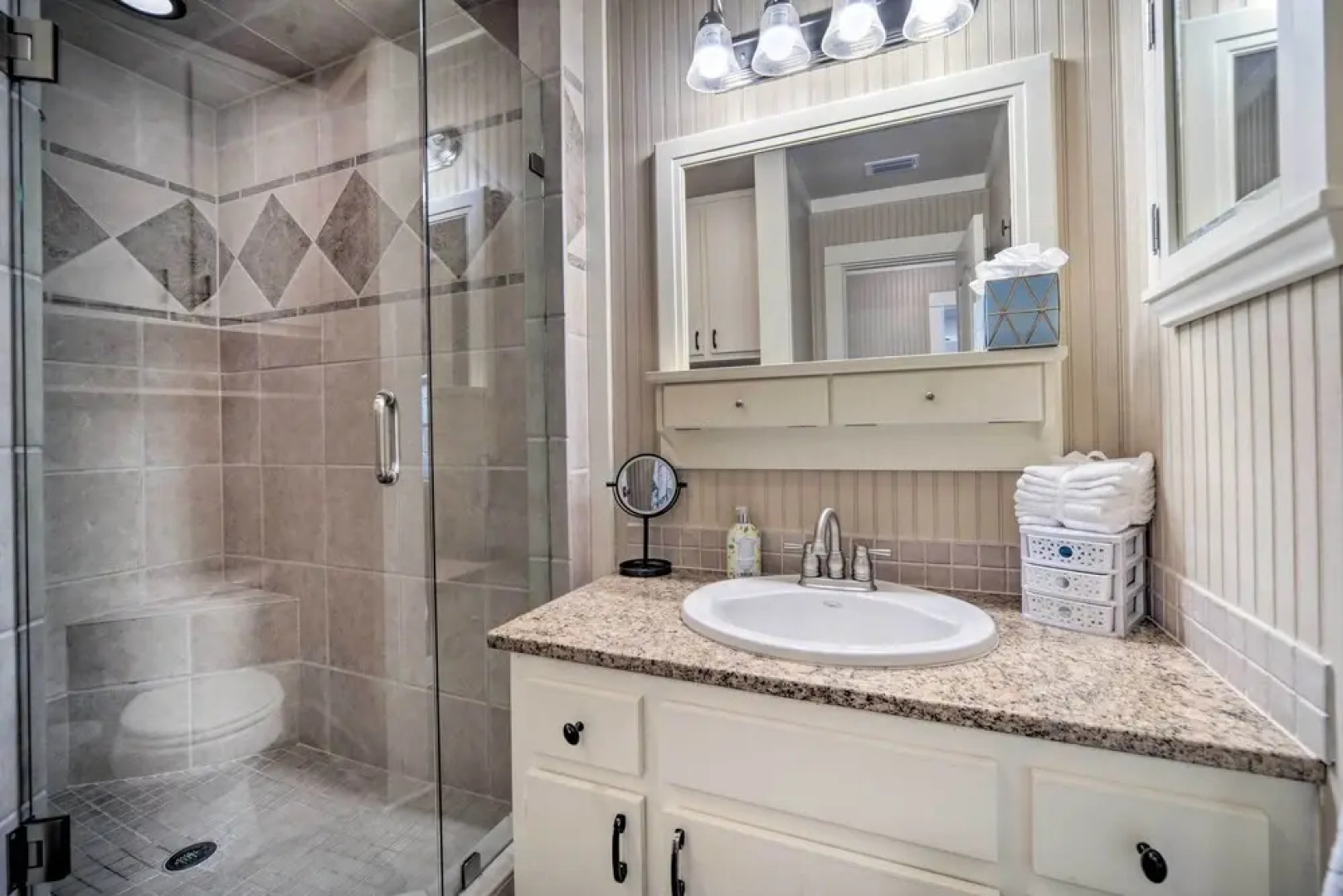 'the Petite Lake House' in Seguin w/ Patio!