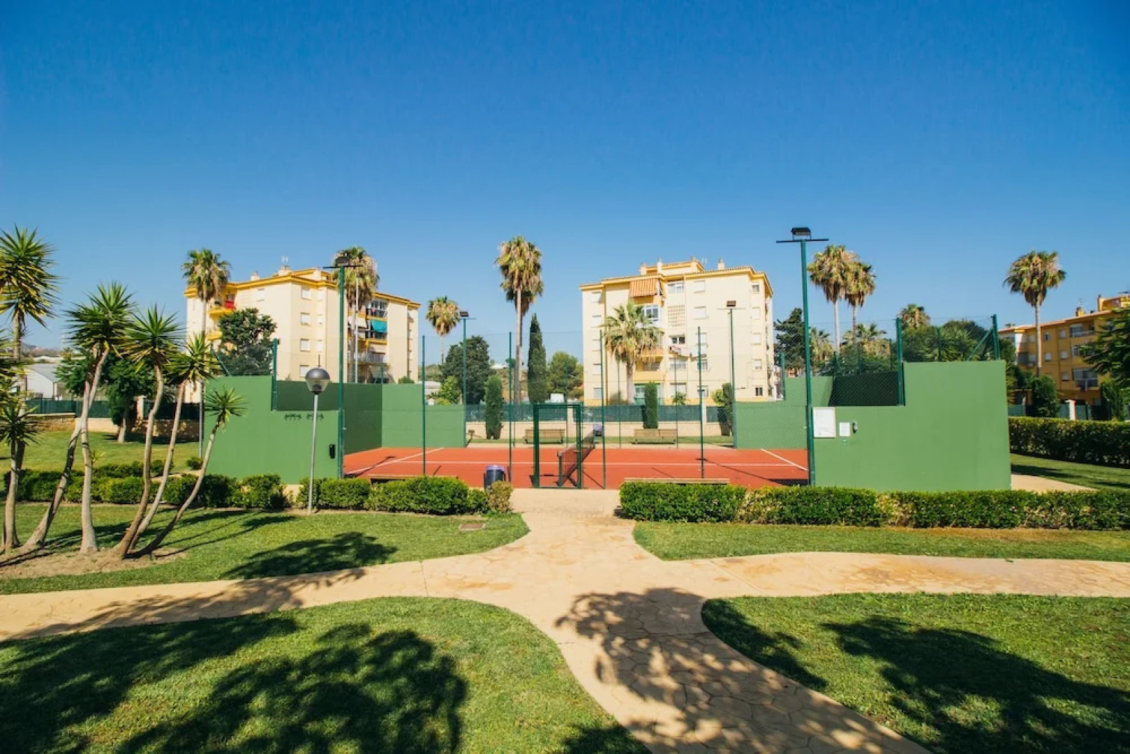 Espectacular residencial en 2ª linea Piscina/Tenis