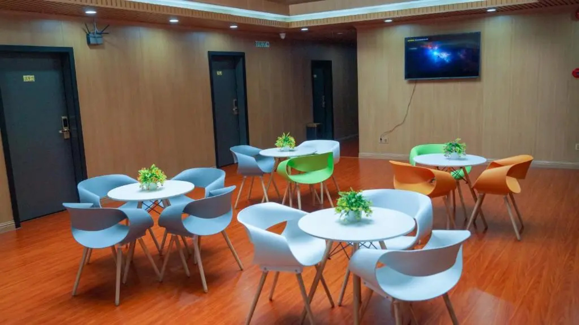 999 Traders Inn Hotel