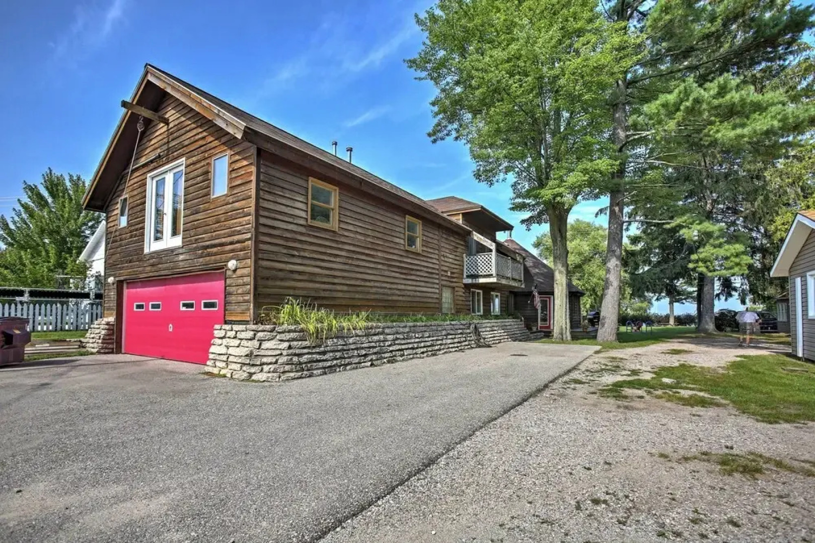 Quaint Studio w/ Shared Beach: Walk to Suttons Bay
