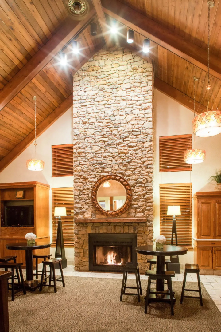 Cloverleaf Suites Kansas City - Overland Park