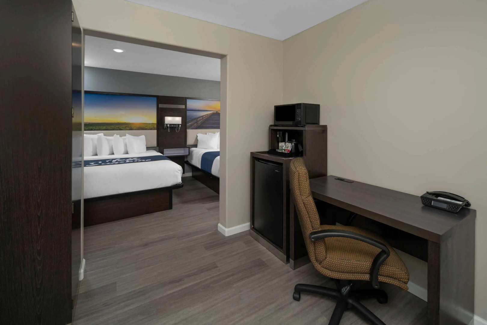 Days Inn by Wyndham Galt/Elk Grove South