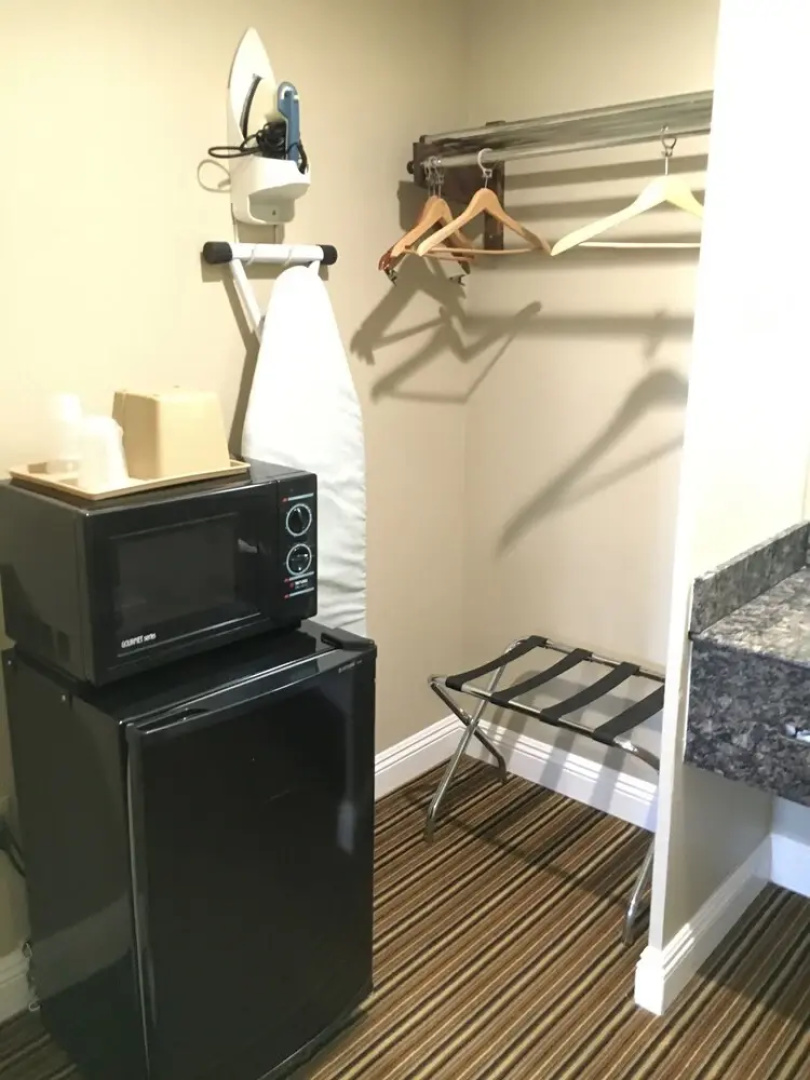 Regency Inn And Suites