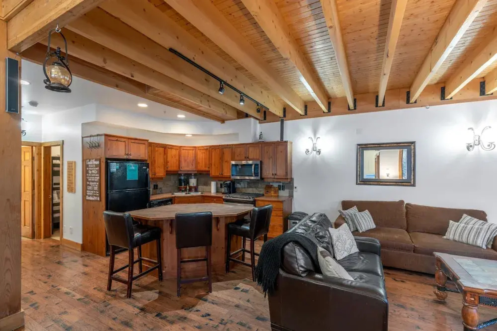 Forest Lane Hideaway - Luxurious Family Friendly Home with Private Hot Tub