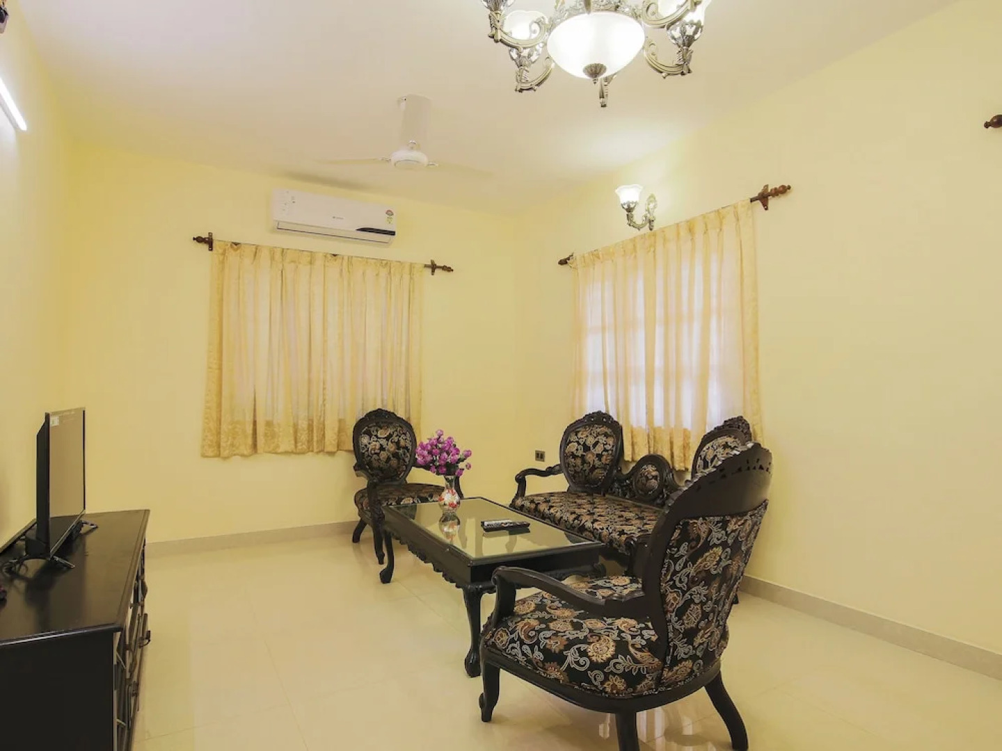 OYO 18731 Home Luxurious 3BHK Villa Assagaon