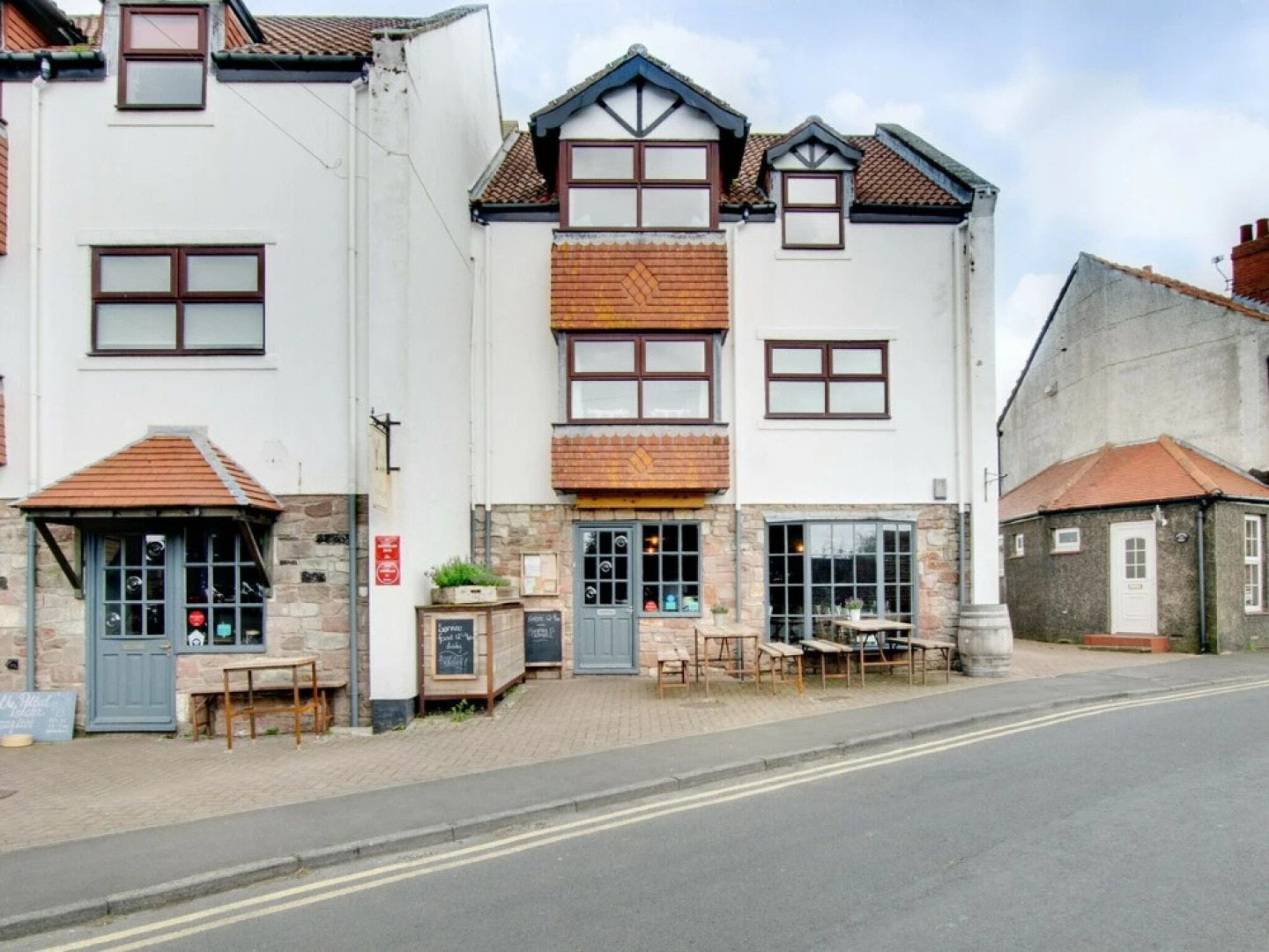 A Delightful Coastal Apartment Near the Beach