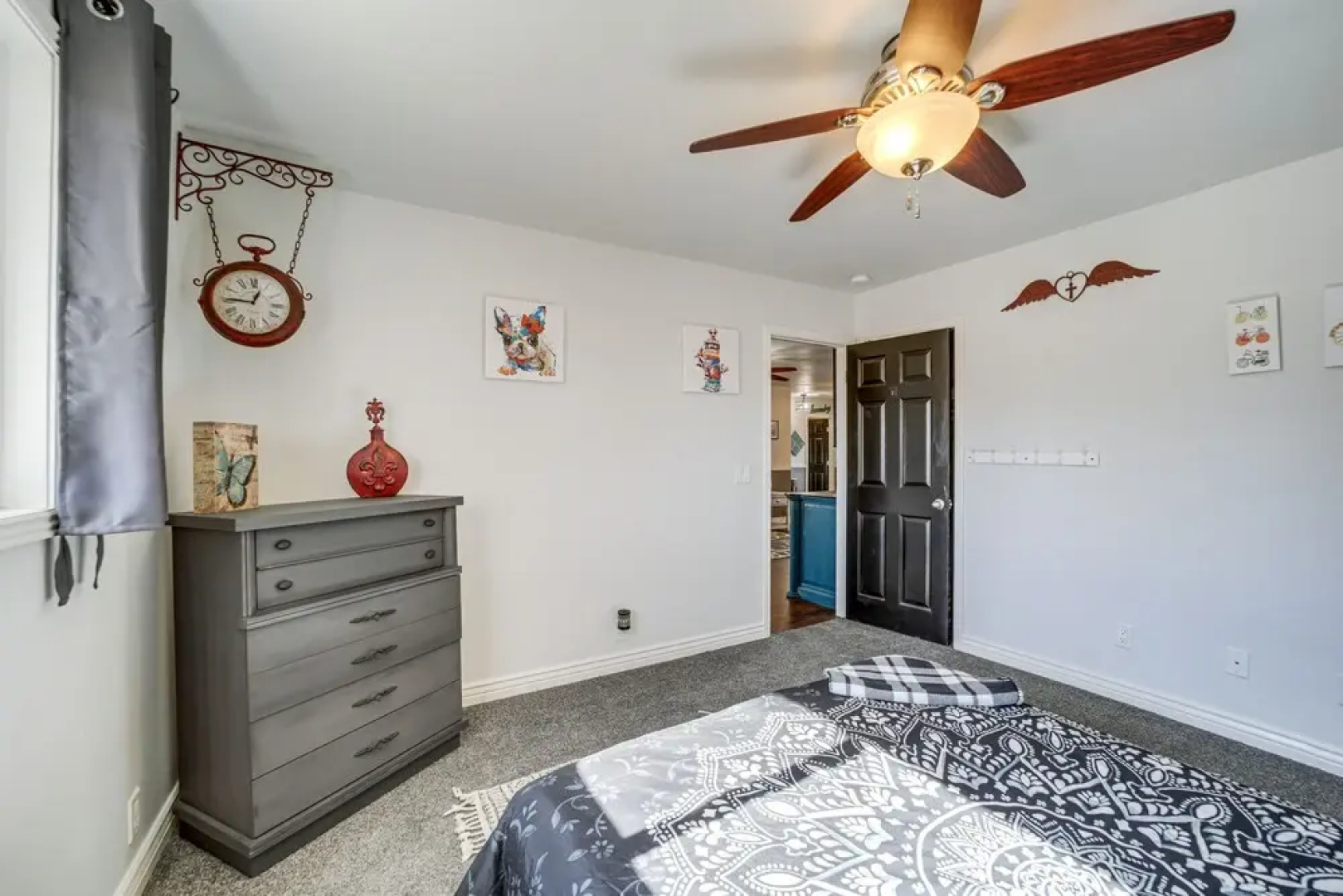 Artsy Cottonwood Home w/ Hot Tub, Walk to Wineries