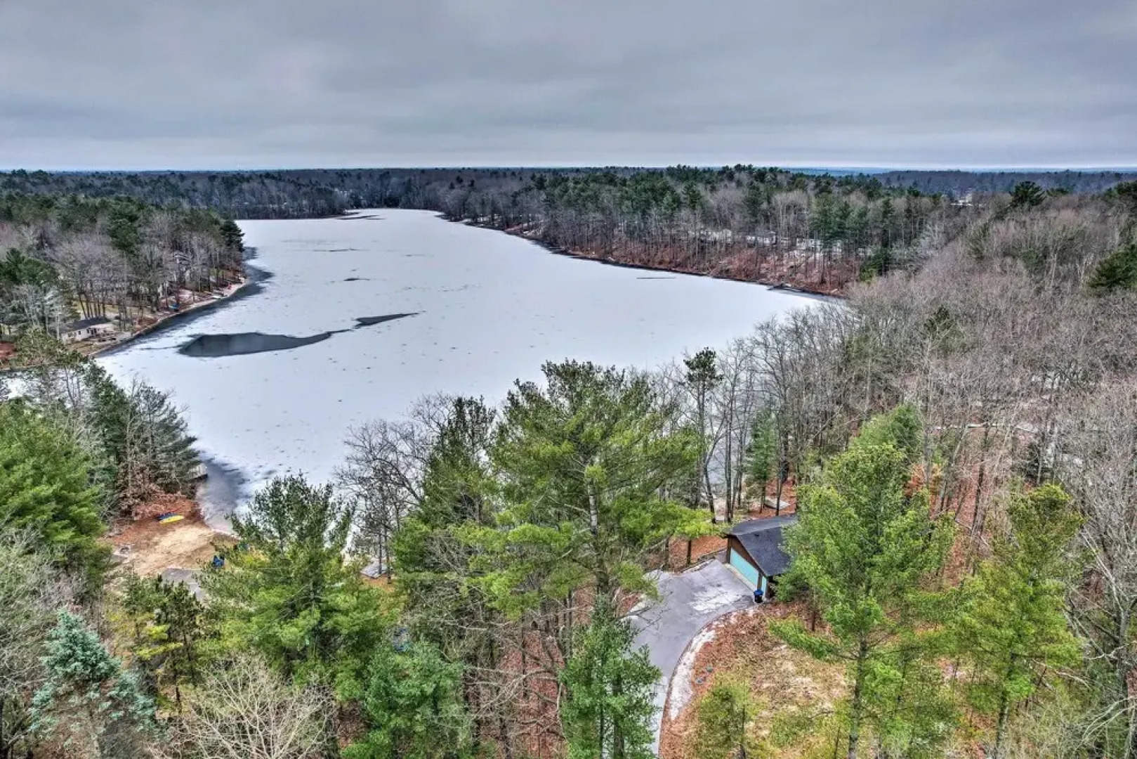 5 Mi to Mt Holiday: Spacious Home w/ Lake Views