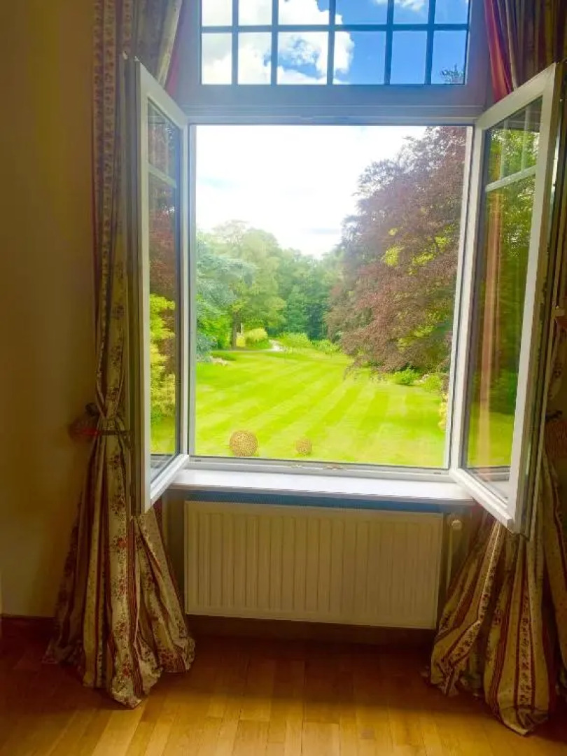 La Tour D'Héloïse - 10' De Bruxelles