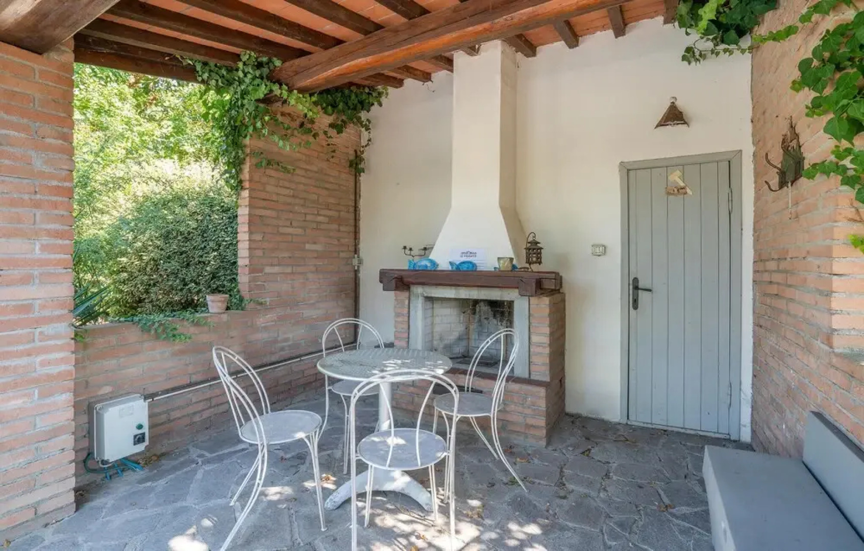 Beautiful Home in Foiano With 5 Bedrooms, Wifi and Outdoor Swimming Pool