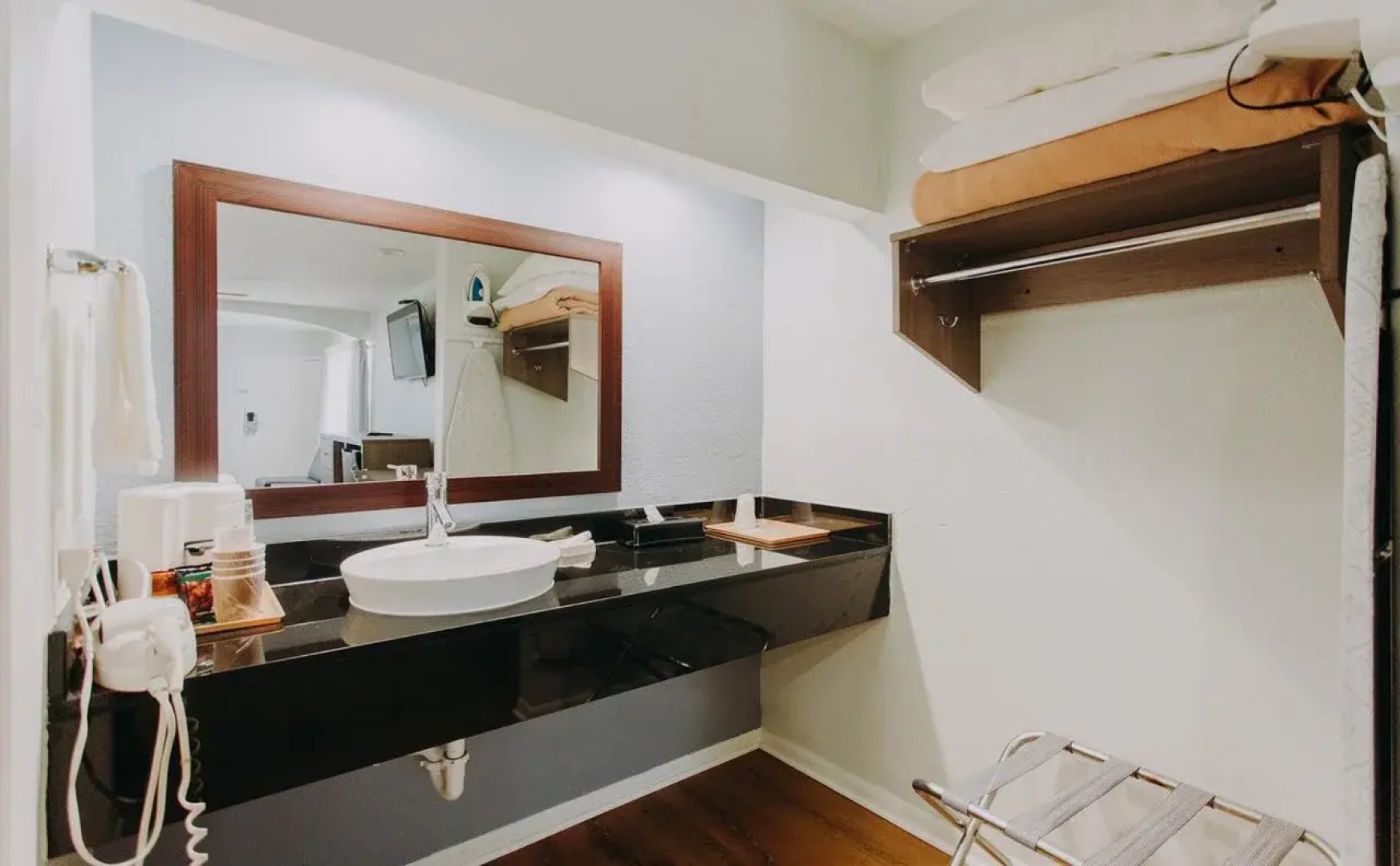 Scottish Inn & Suites - Kemah Boardwalk