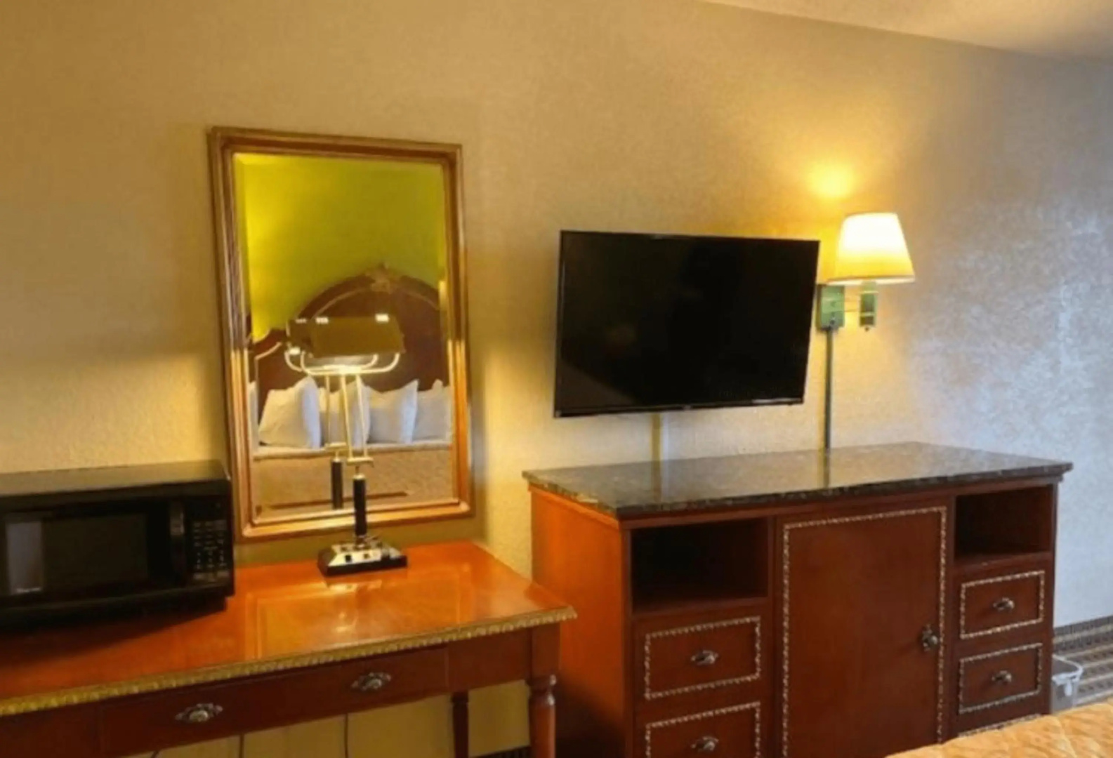 Travelodge by Wyndham Sellersburg / Louisville North