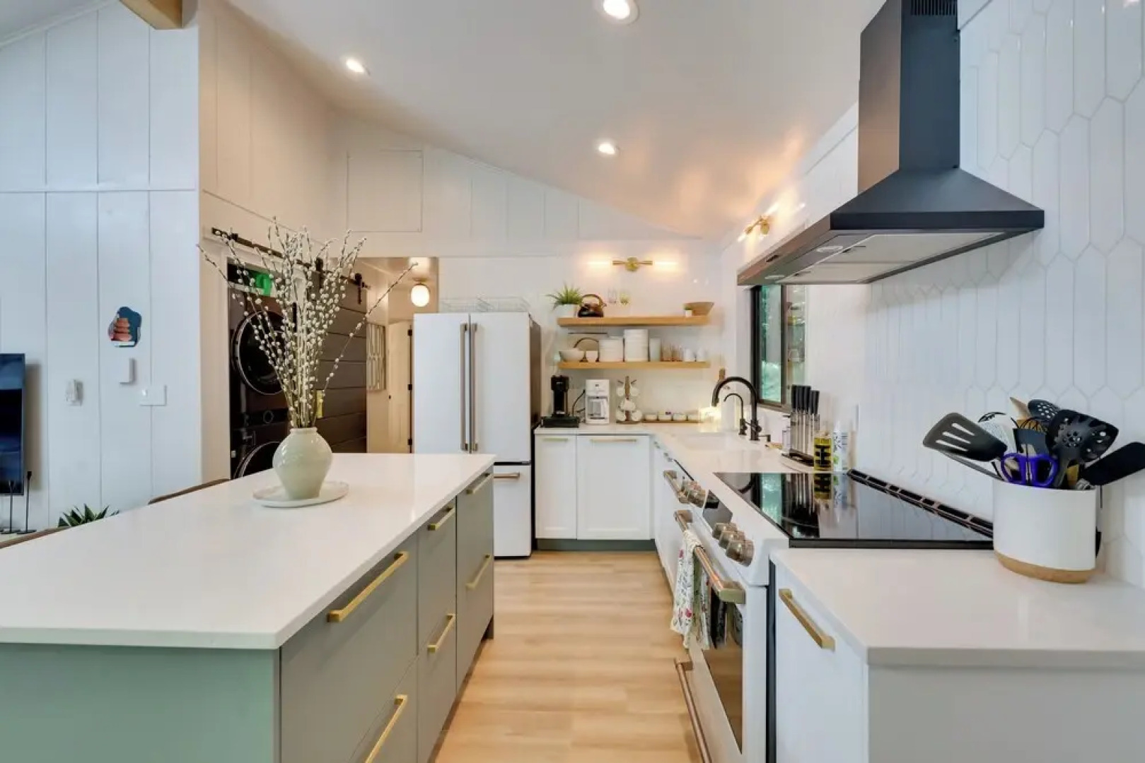 'sweetfern' Gouldsboro Cabin: Deck + Lake Access