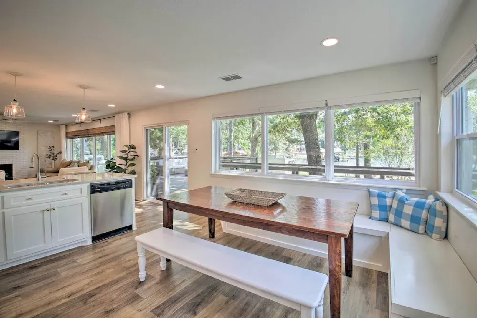 Deck, Fire Pit: Waterfront Lake Hamilton Home