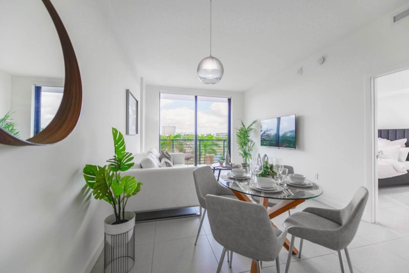 Cozy apt from Downtown Doral Park