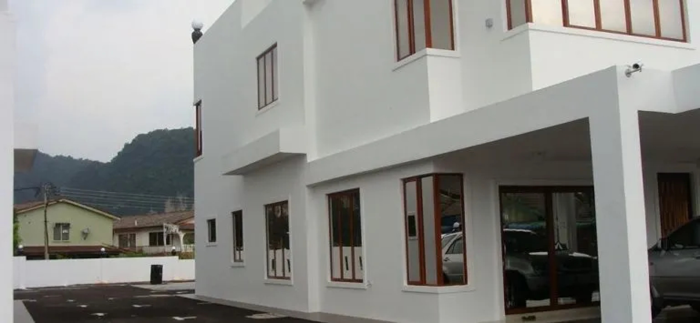 White House Homestay