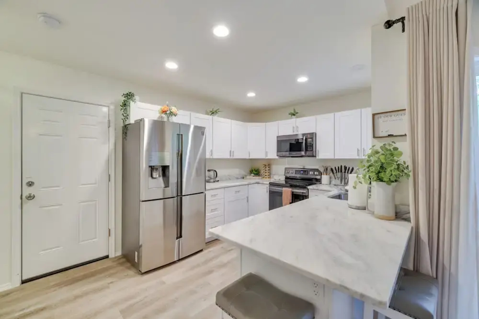 7 Mi to Camelback Mtn: Chic Penn Estates Home