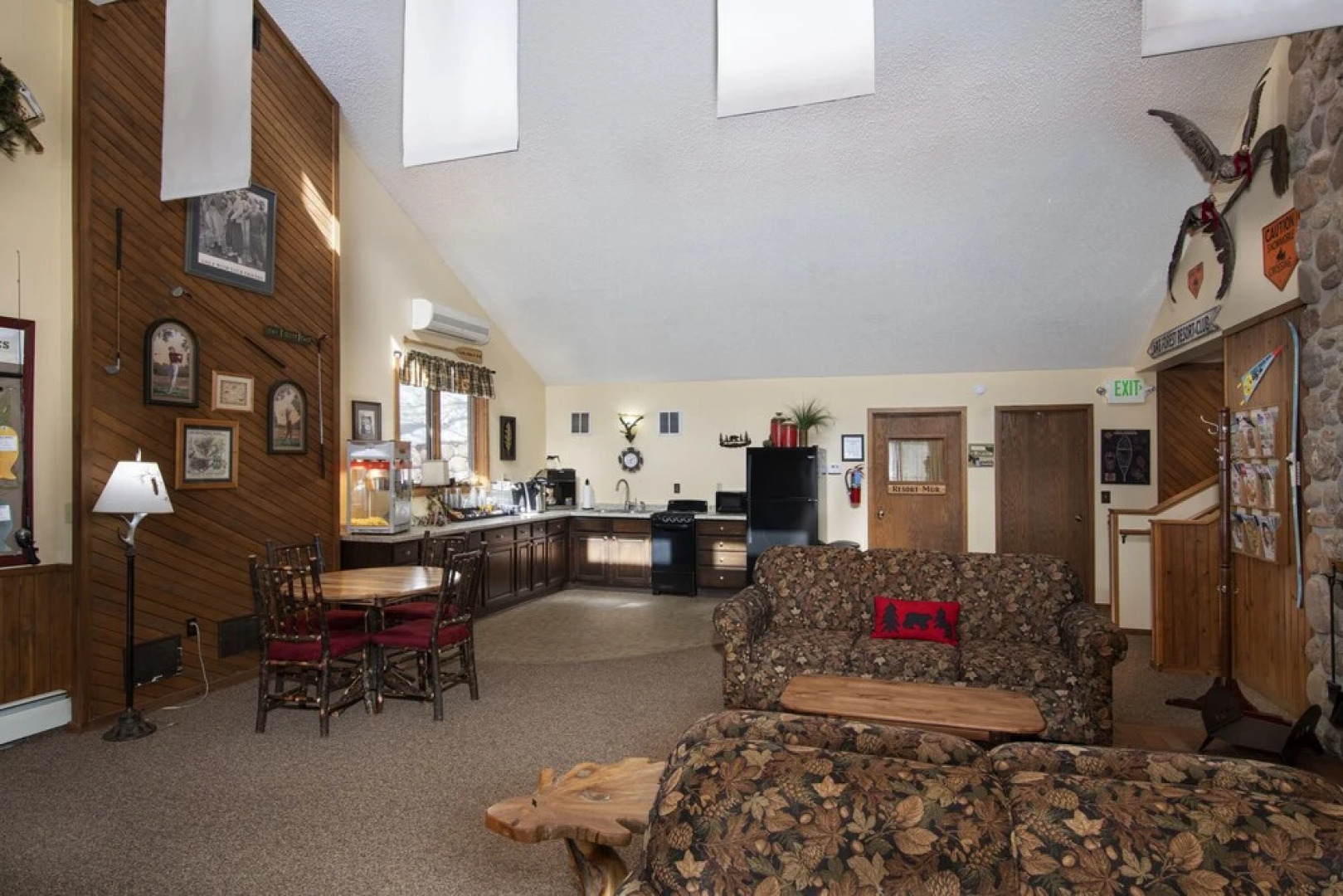 Lake Forest Resort & Club