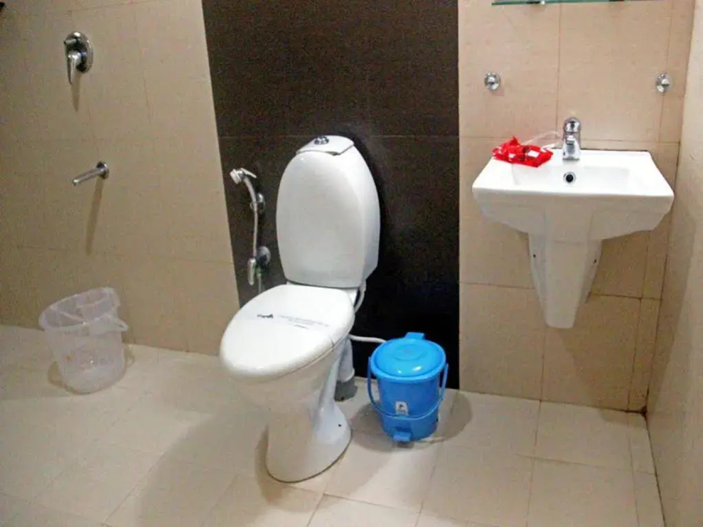 OYO Premium Calicut Railway Station