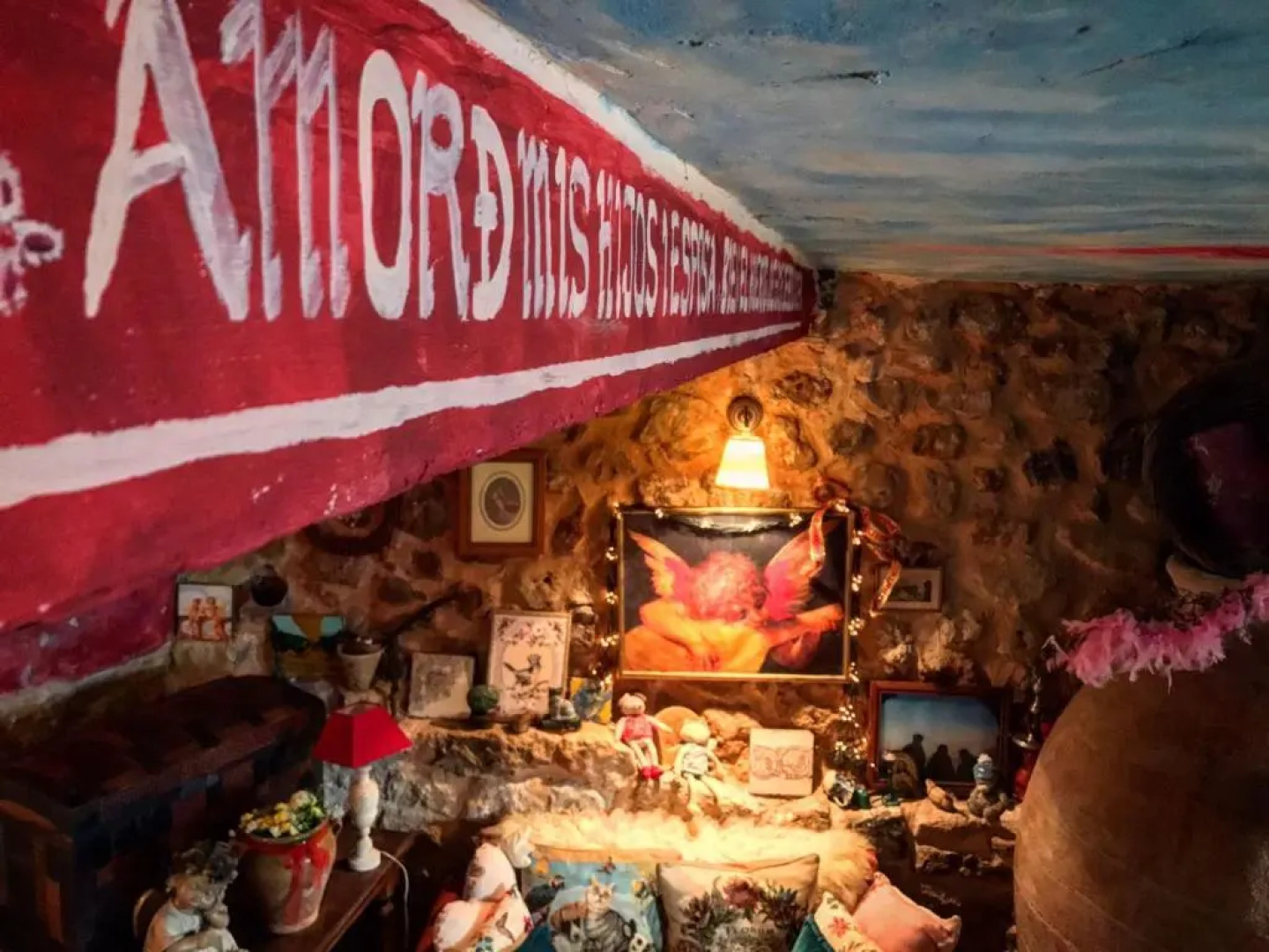 Room in Guest room - Romantic getaway to Valeria