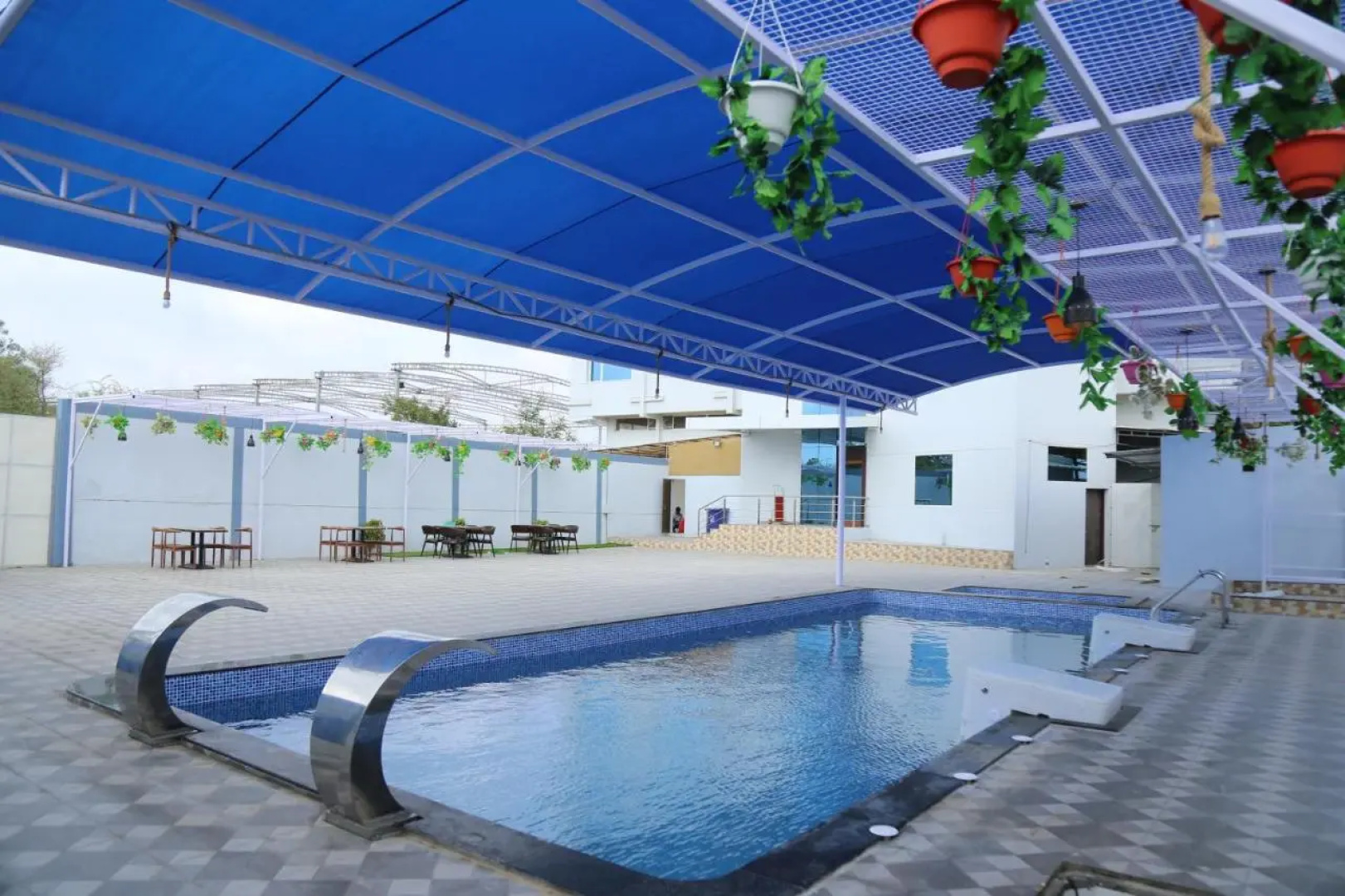 Vadpadraka Hotel And Resort