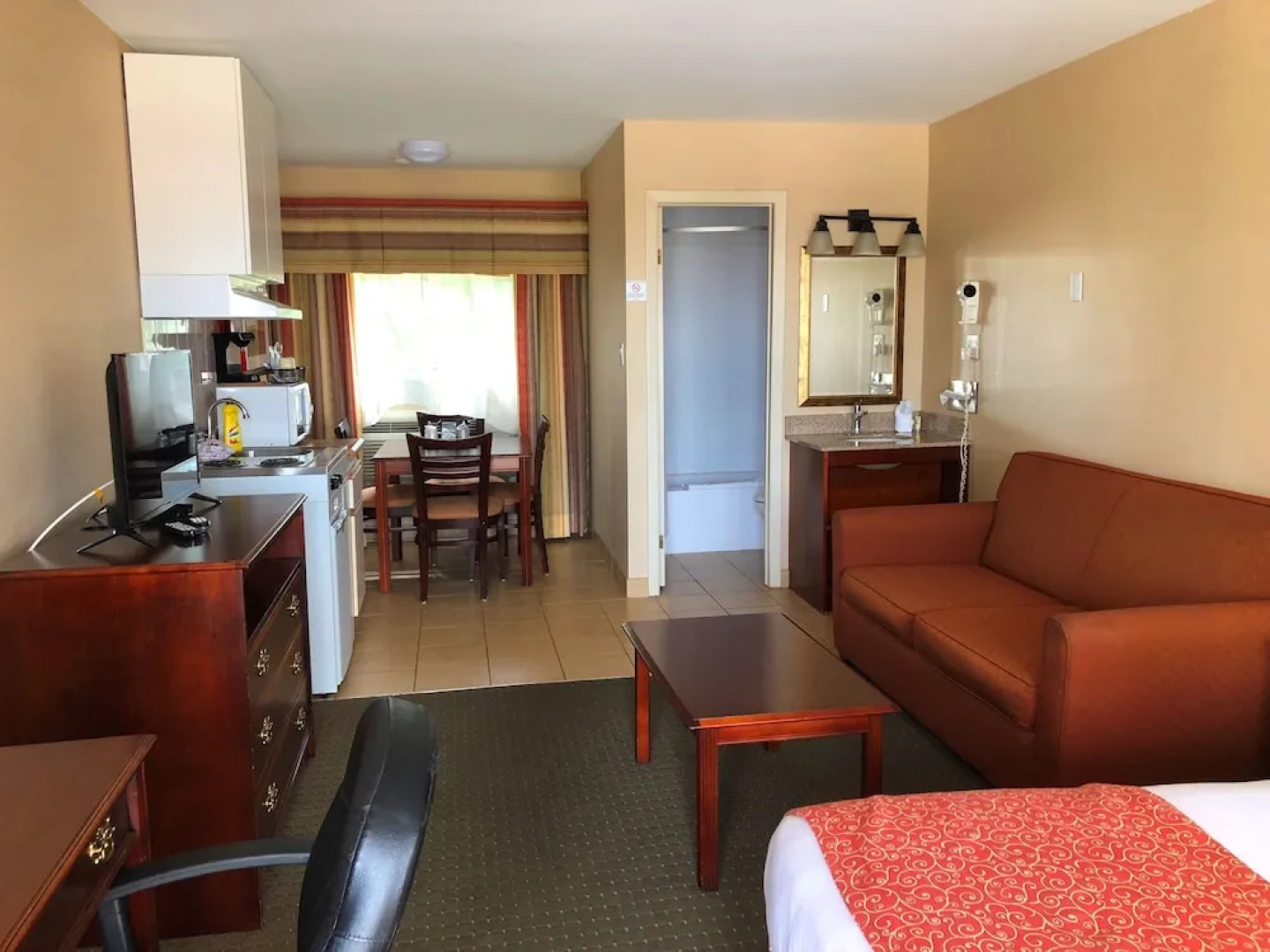 Red Pine Inn & Conference Centre