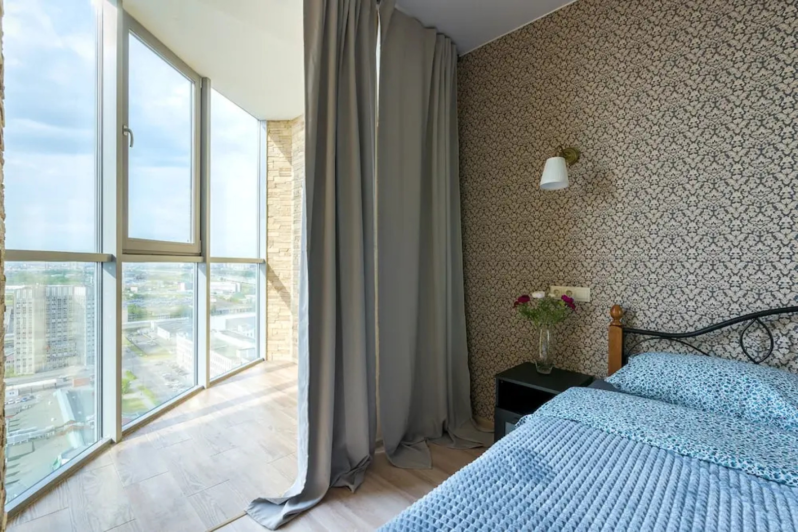 Апартаменты с видом на Ленинский проспект