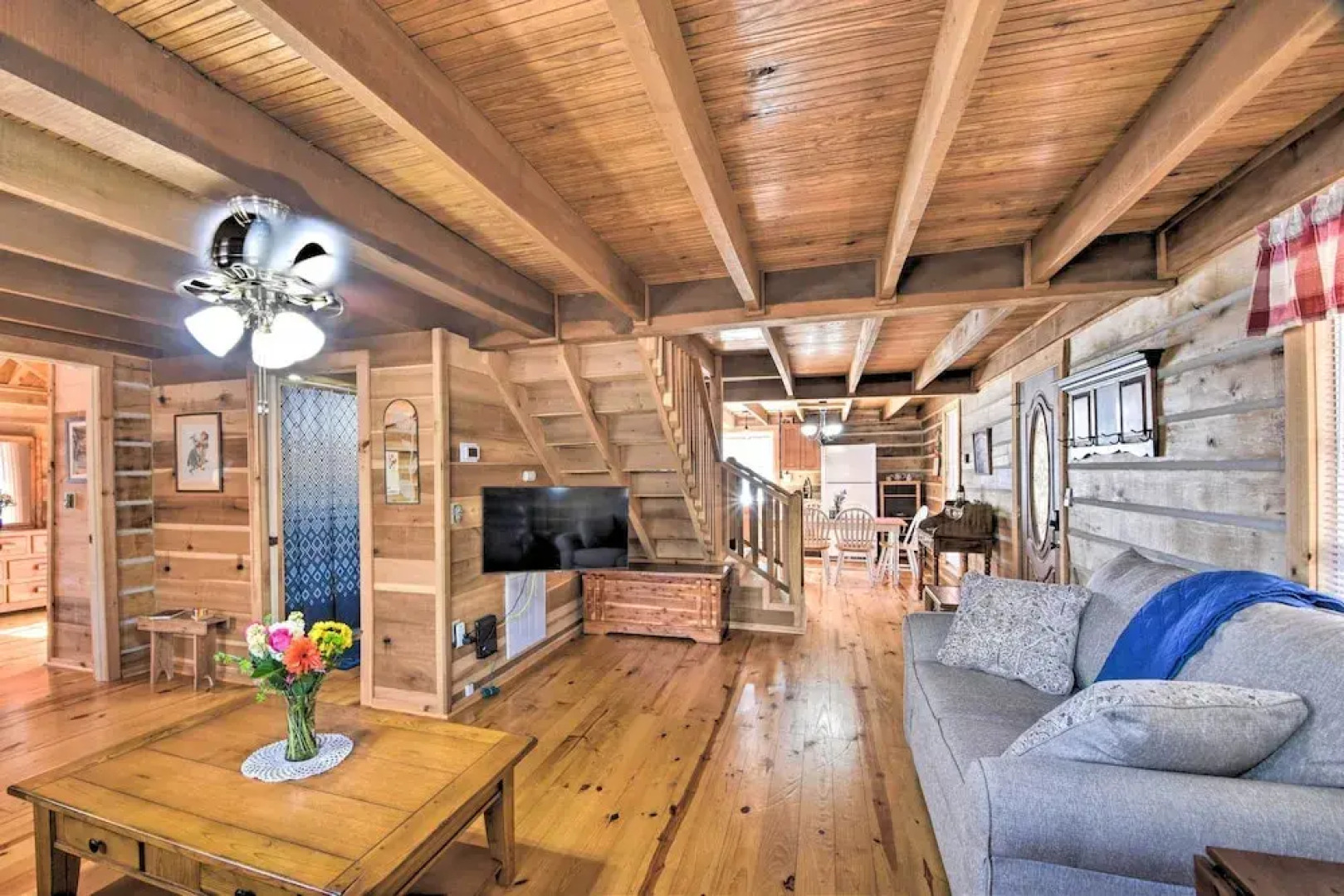 The Lake Place Cabin w/ Golf Cart & Free Kayaks!