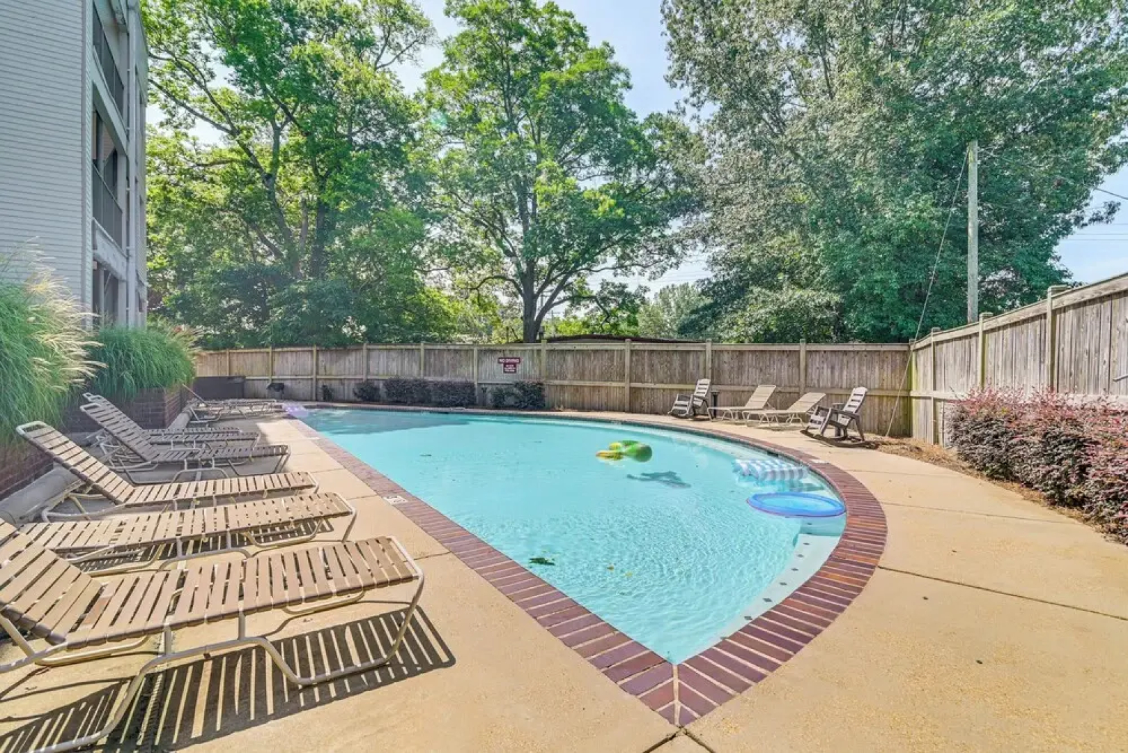 Cotton District Condo: Walkable Spot for Game Day!