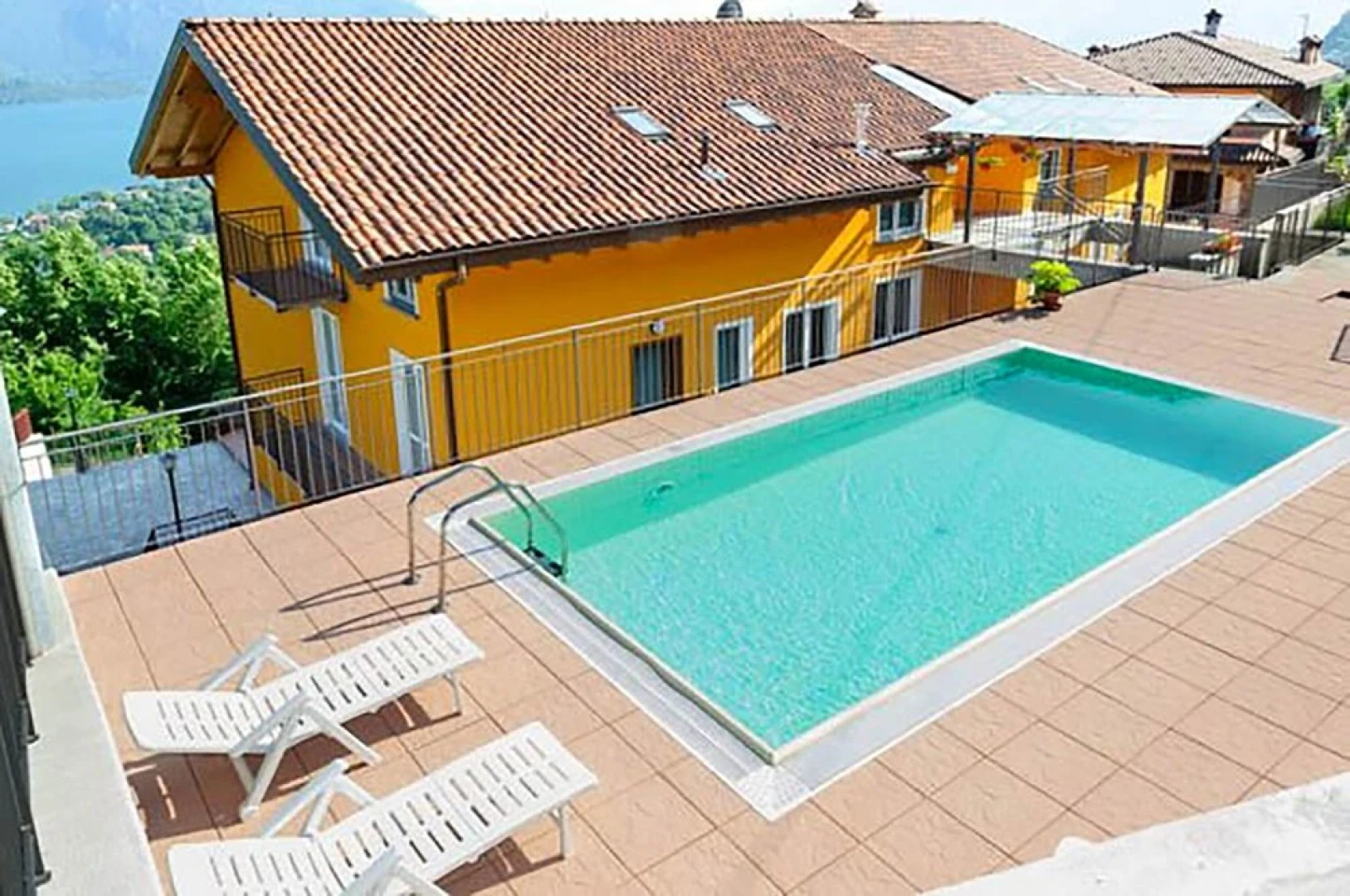 Big Apartment with View of Lake Como