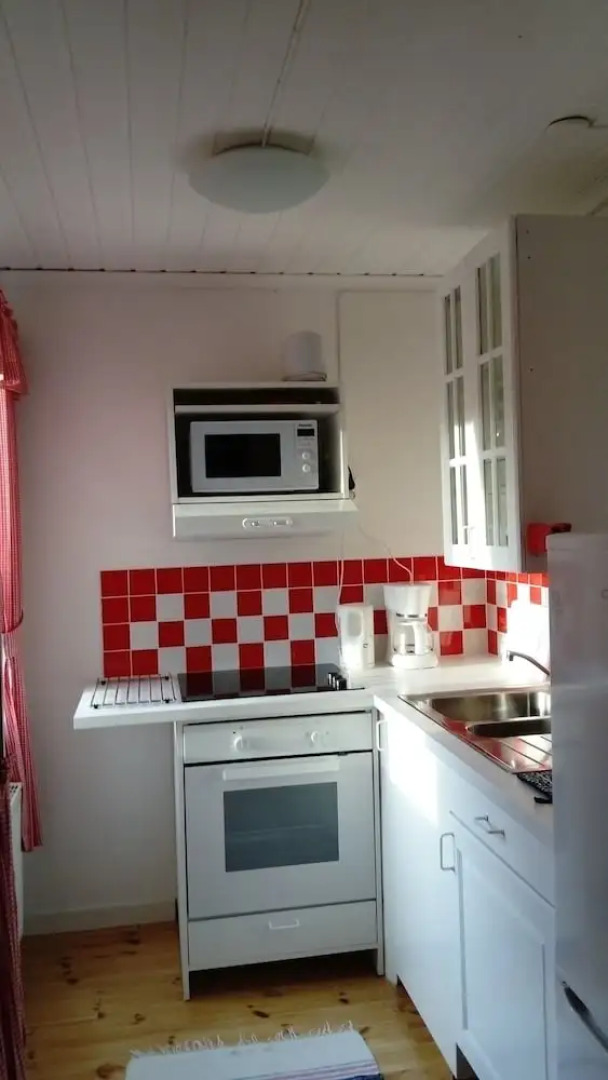 Charmig villalägenhet 150 meter från Vänerns strand