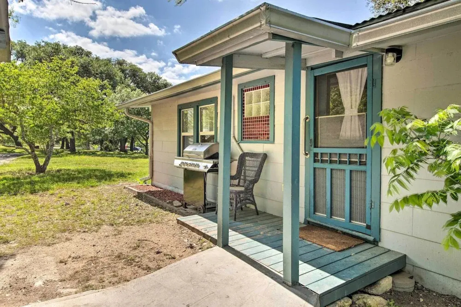 Betty B's River House < 1 Mi to Blanco State Park!