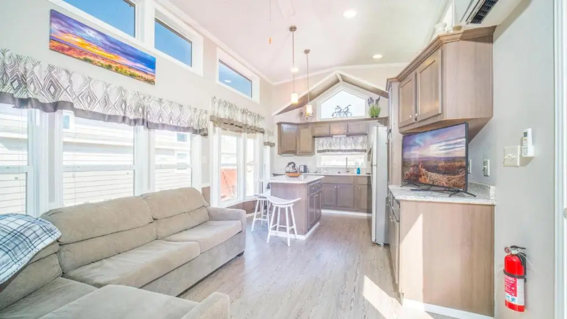 FunStays Glamping Tiny House w Large Loft Site 8