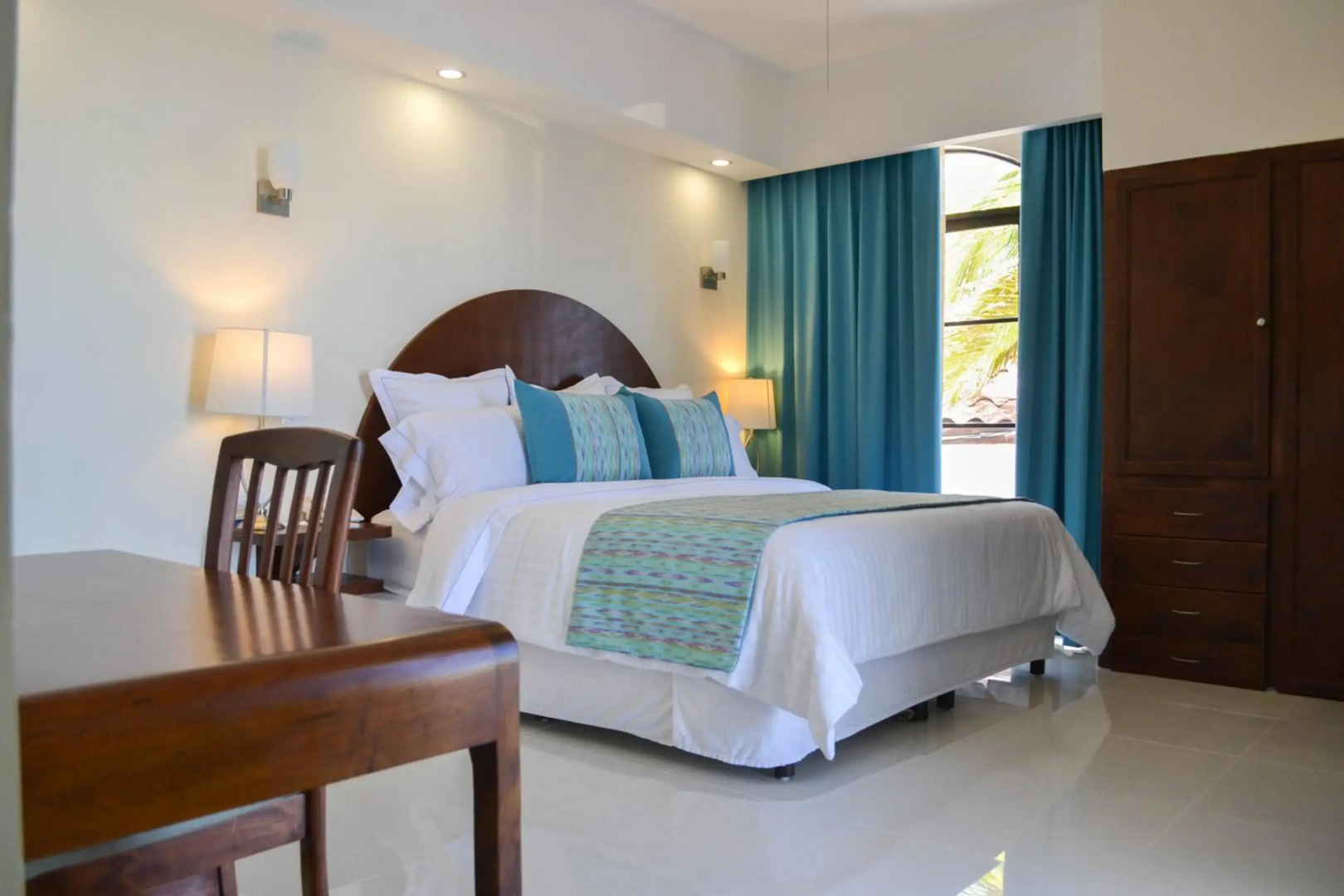 The Westmarine Waterfront Hotel