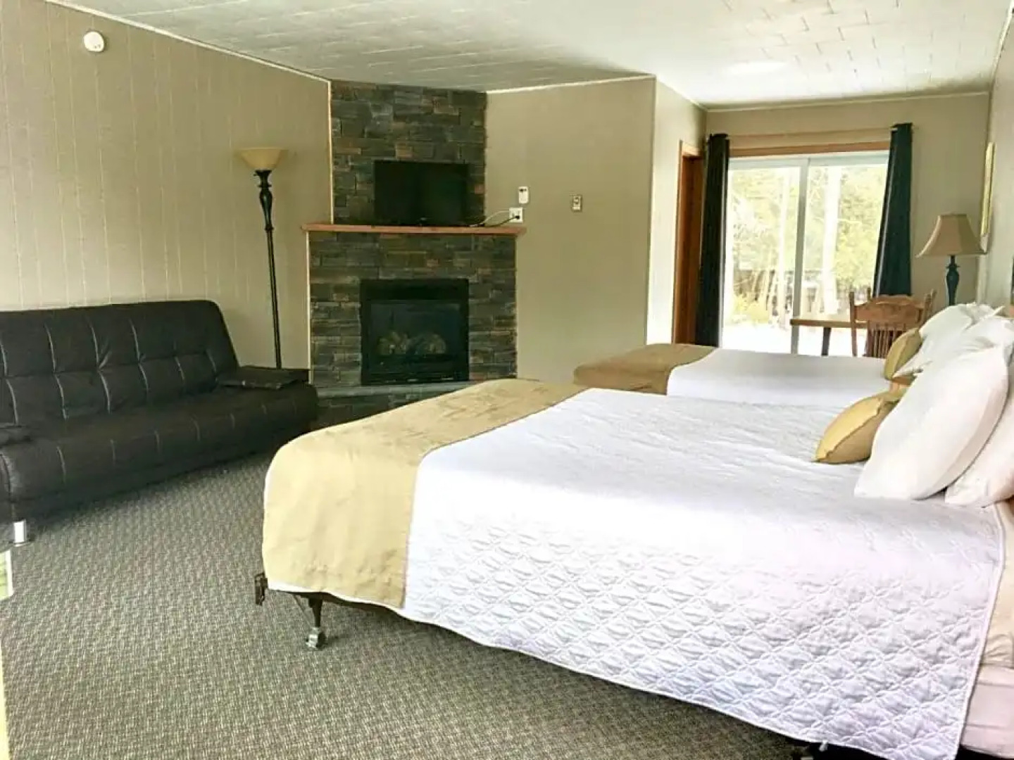 The Spirit Rock Outpost & Lodge