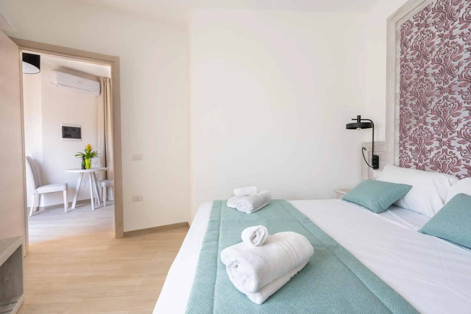 Отель Red Sun Village