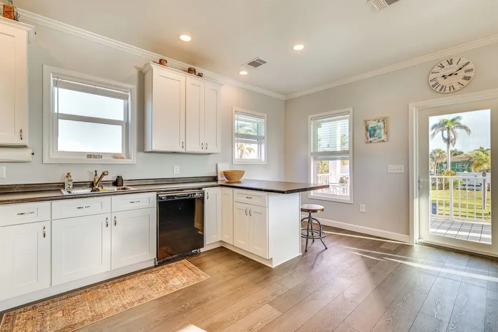 1 Mi to Beach Access: Home w/ Porch in Fort Myers!