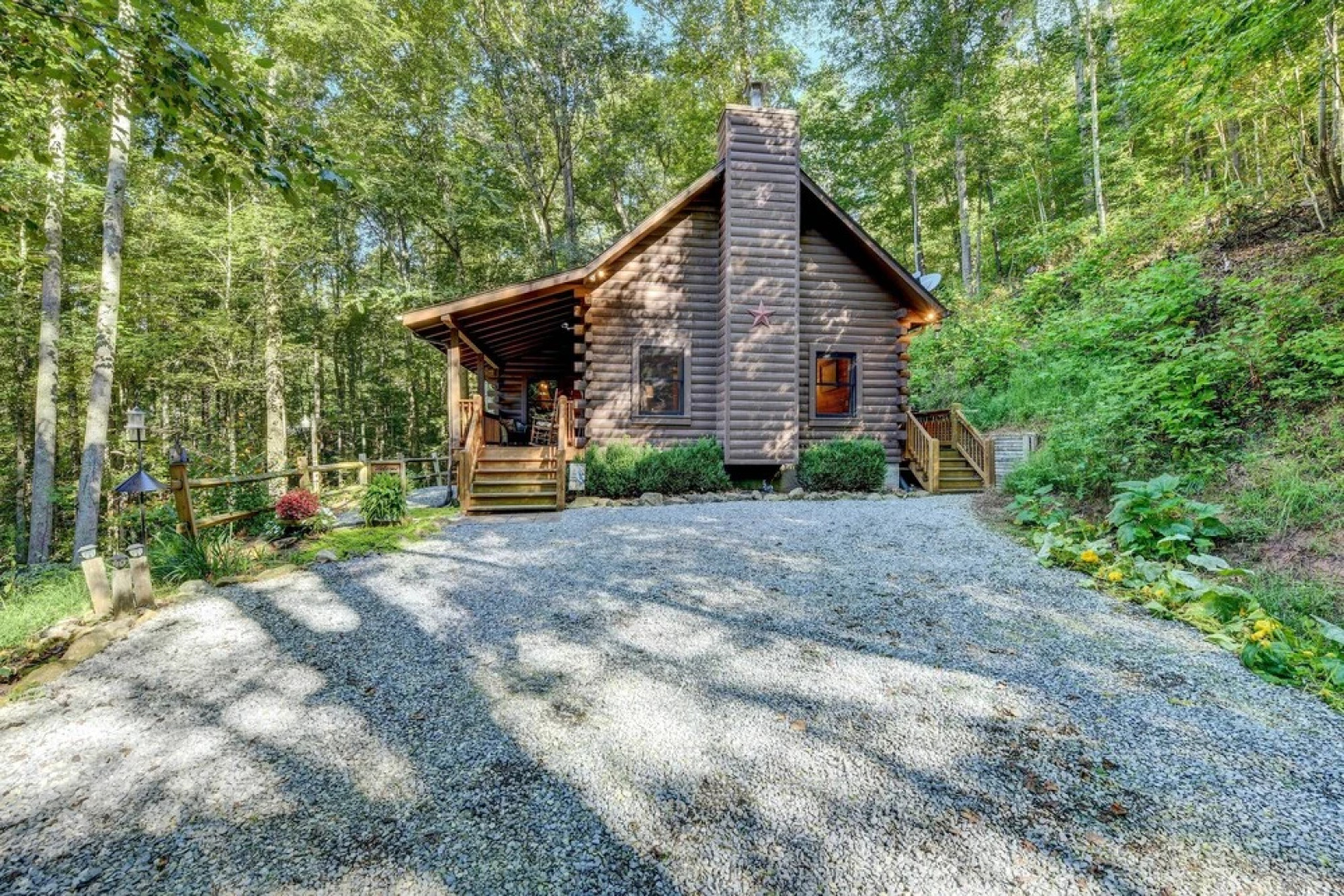 Waynesville Cabin w/ Covered Deck & Fire Pit!