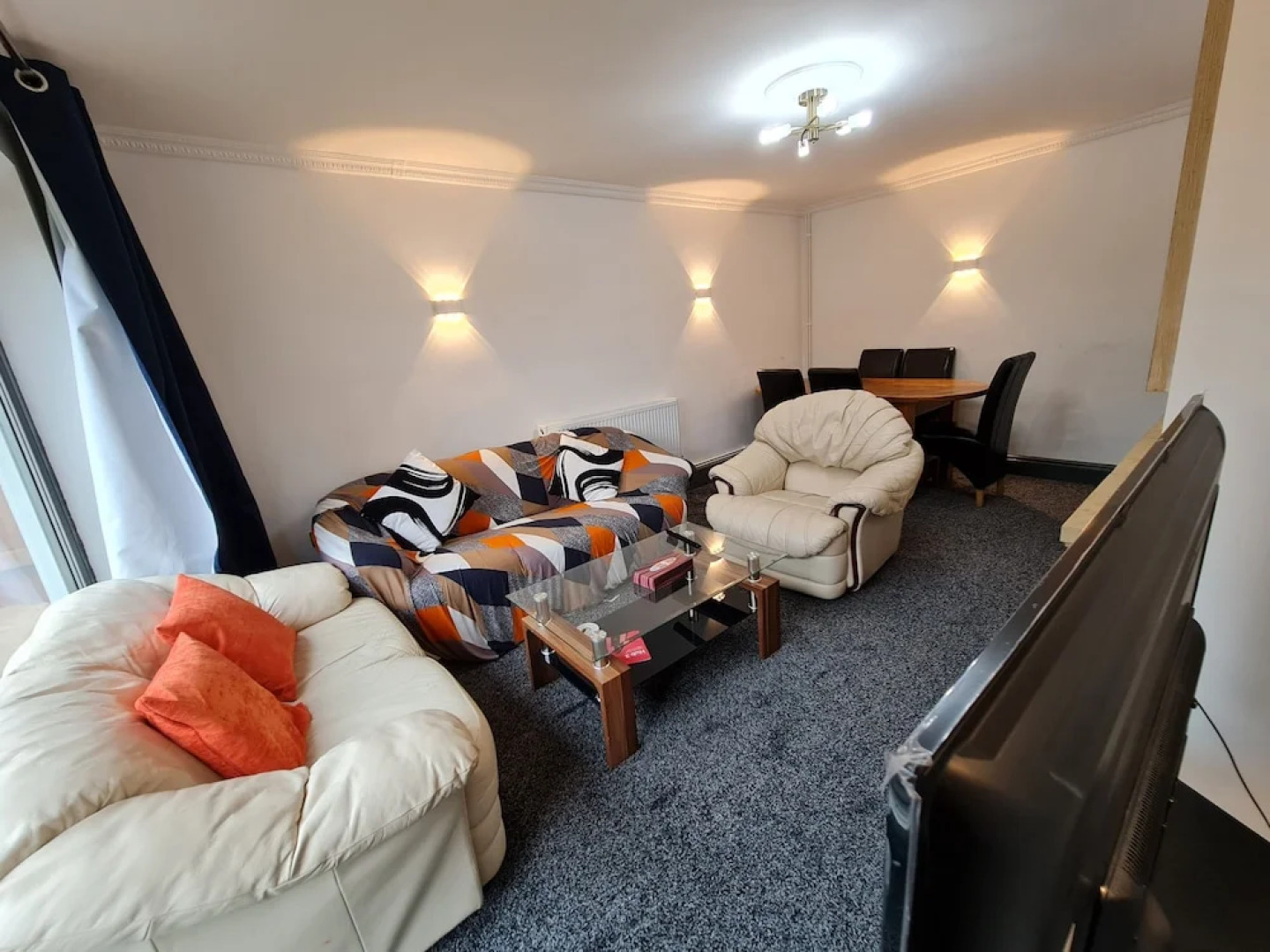 Bristol 2-bed Bungalow, Sleeps 4, Parking