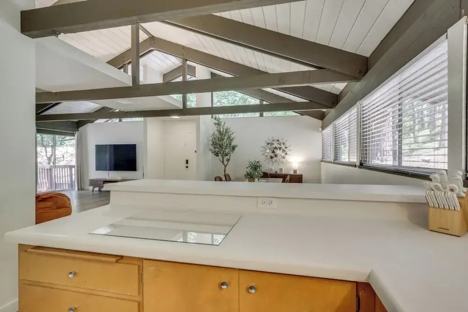 3 Mi to Lake Arrowhead: Cabin w/ Furnished Deck!