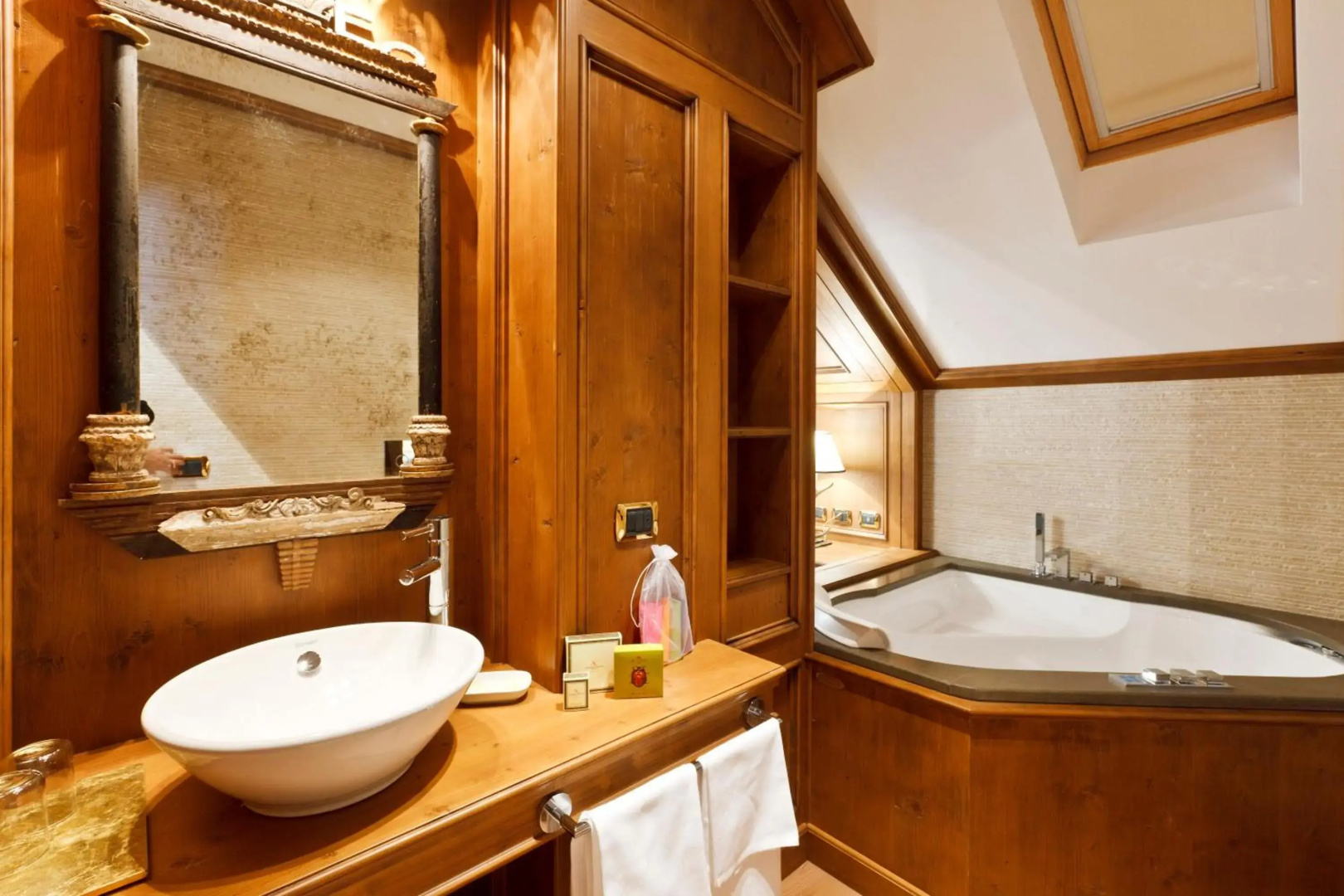 Ambra Cortina Luxury & Fashion Boutique Hotel